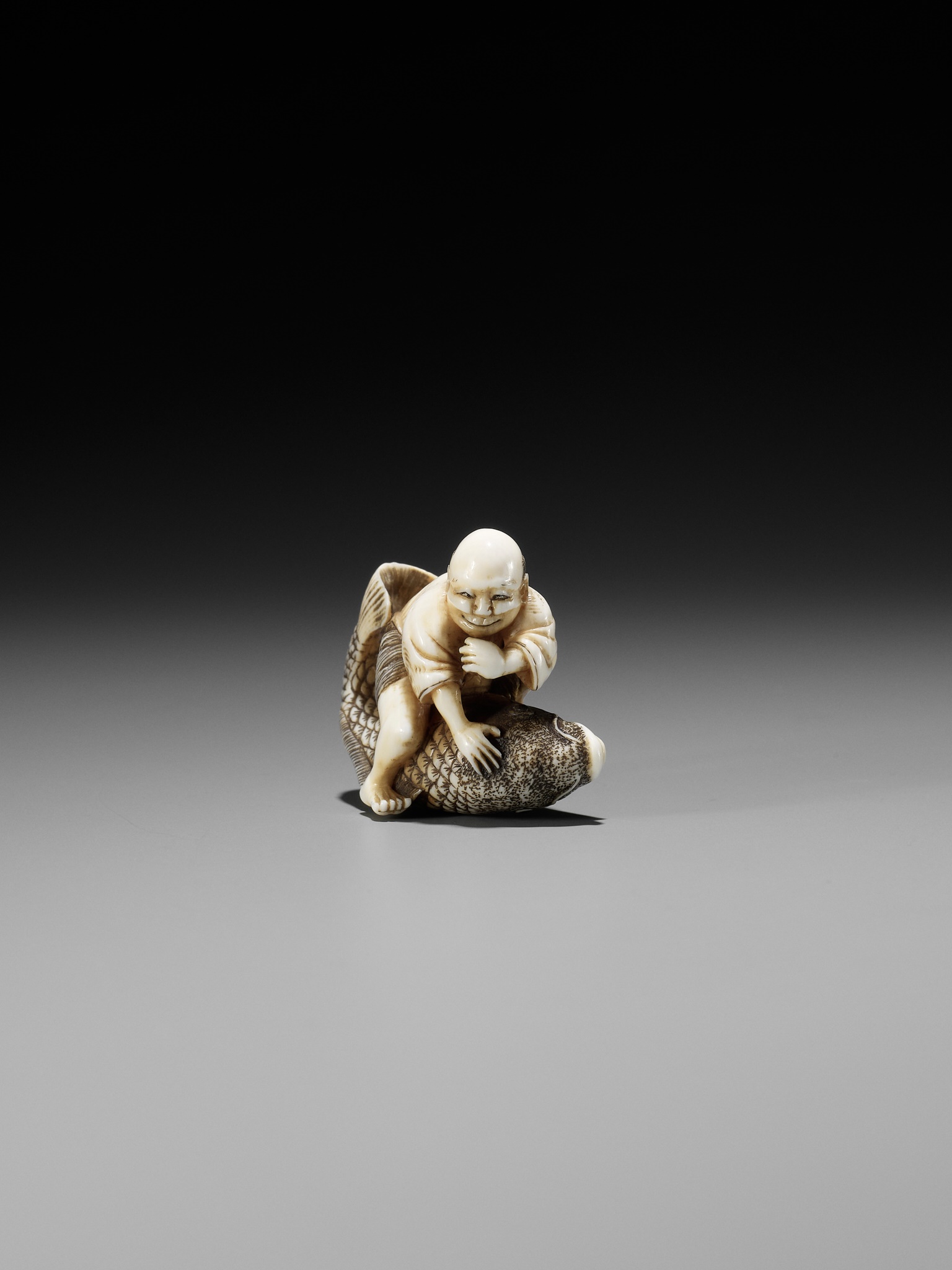 MASAMINE: A FINE OSAKA SCHOOL IVORY NETSUKE OF A FISHERMAN STRUGGLING WITH A HUGE CARP - Image 3 of 14