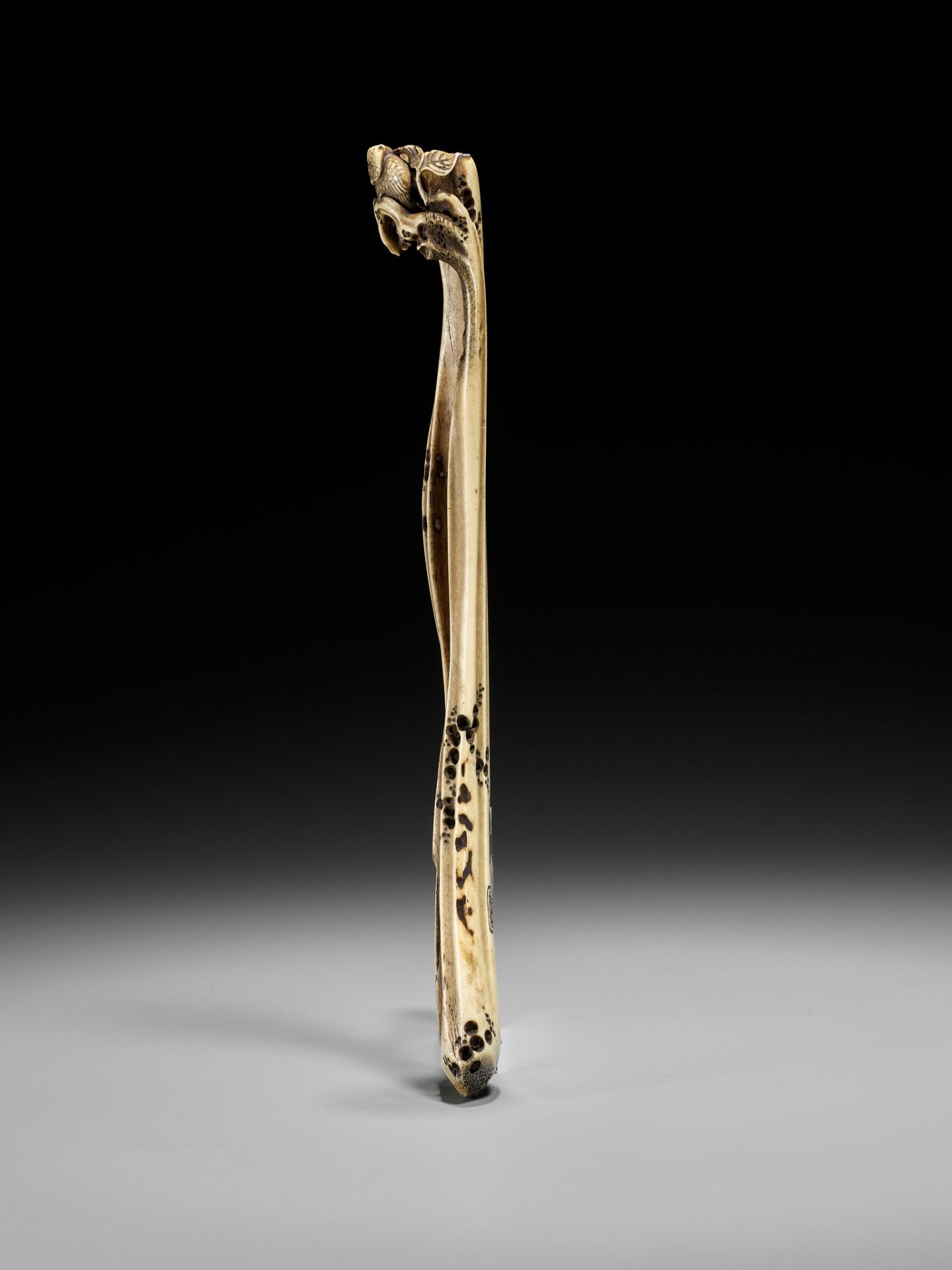 HAKUMIN: A FINE STAG ANTLER KISERUZUTSU WITH AN OWL - Image 7 of 10