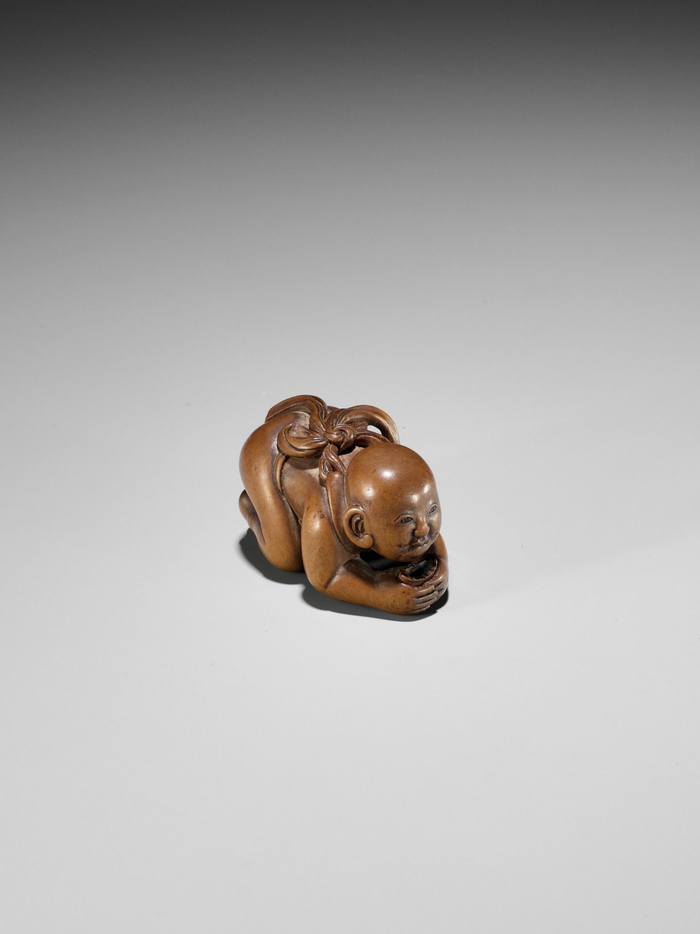 CHIKUUNSAI: A WOOD NETSUKE OF A BABY BOY EATING MOCHI - Image 10 of 12