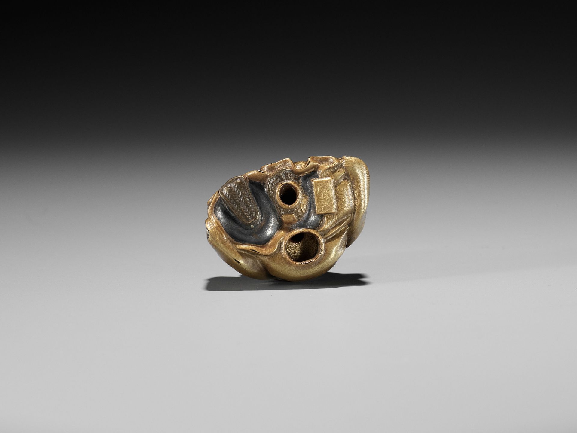 RYOMIN: A RARE AND FINE LACQUER NETSUKE OF JUROJIN - Image 10 of 11