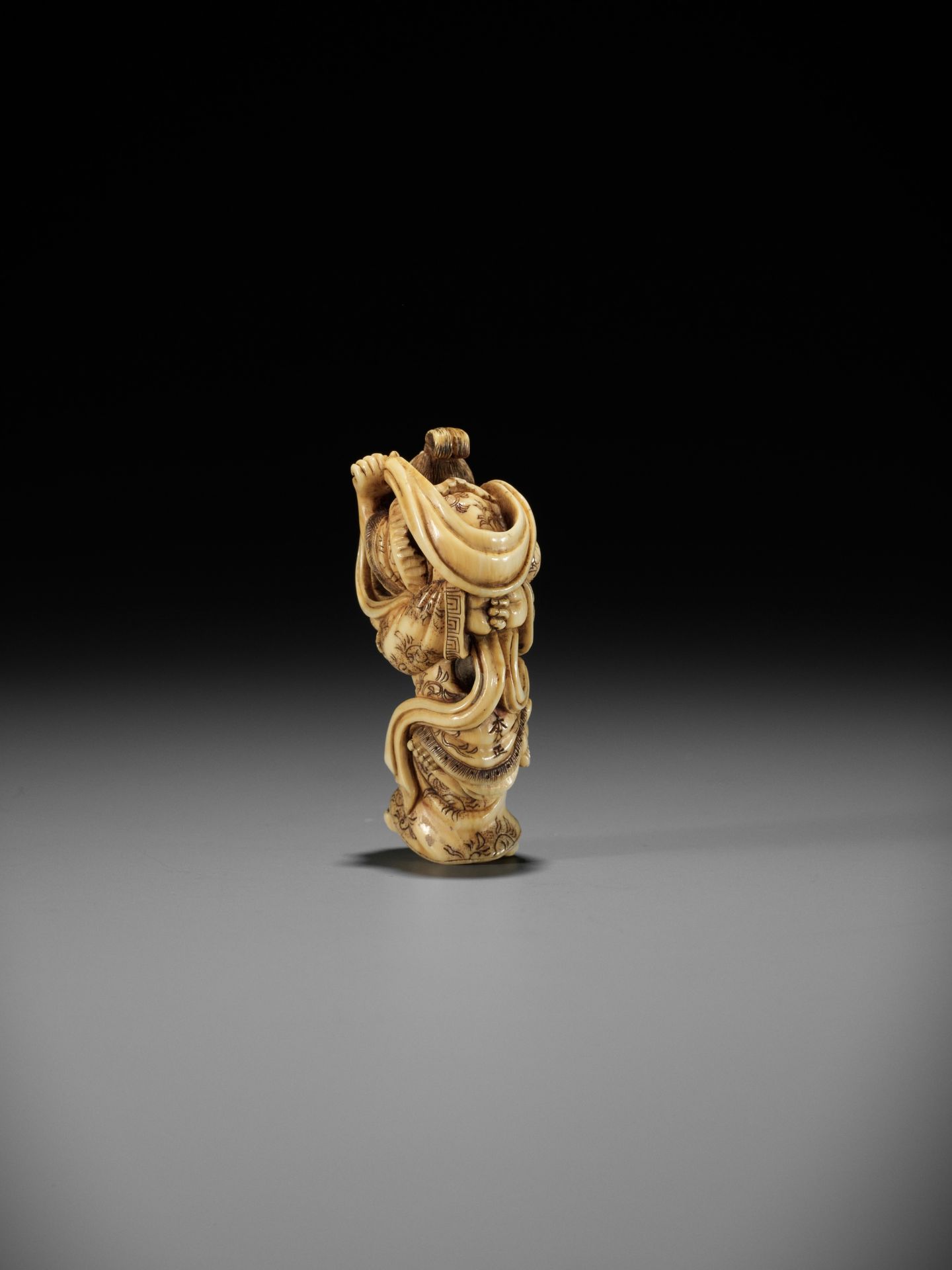 HIDEMASA: A FINE IVORY NETSUKE OF IKKAKU CARRYING THE PRINCESS SENDARAMO - Image 9 of 14