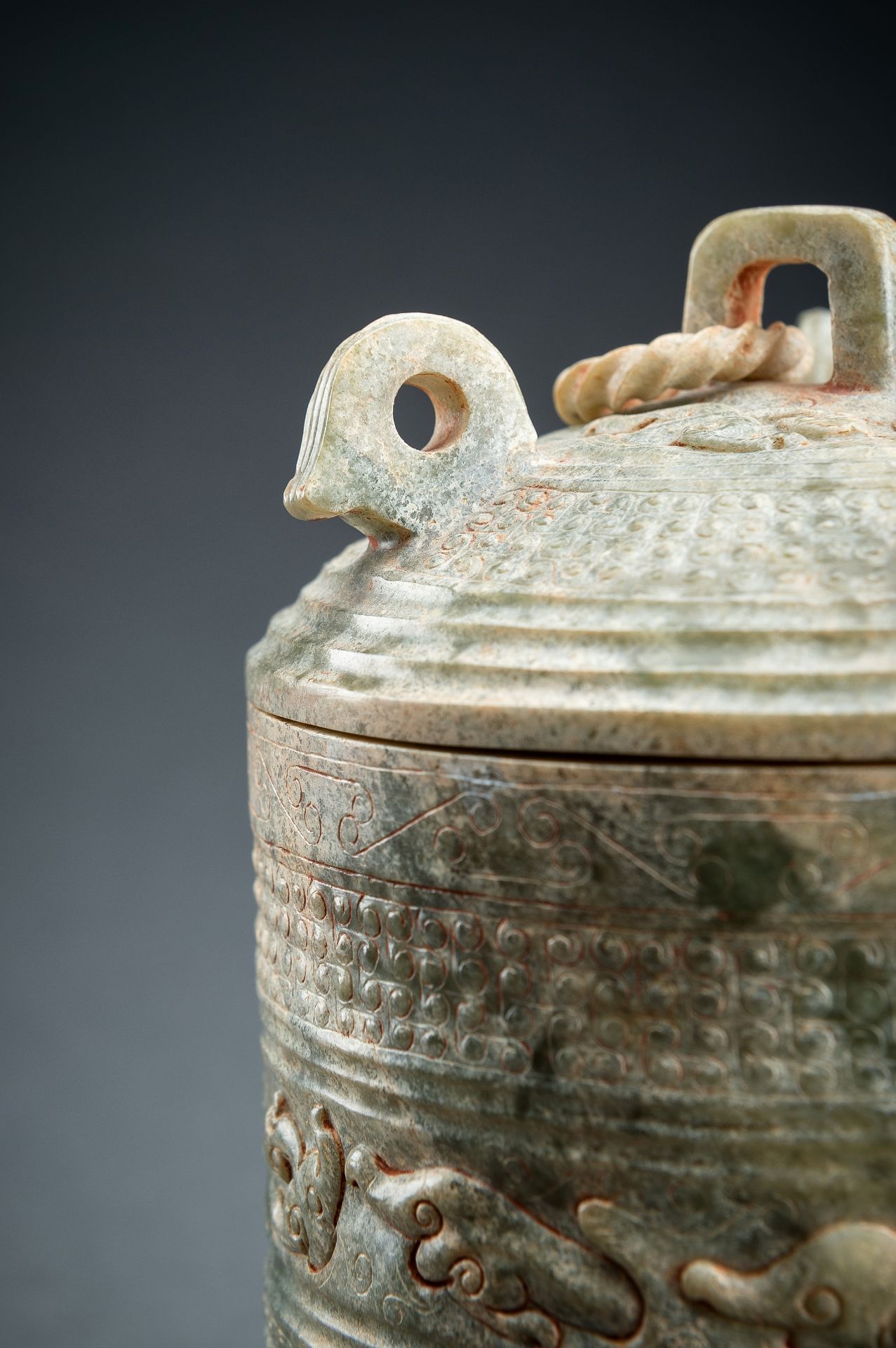 AN ARCHAISTIC GREEN JADE TRIPOD VESSEL - Image 10 of 16