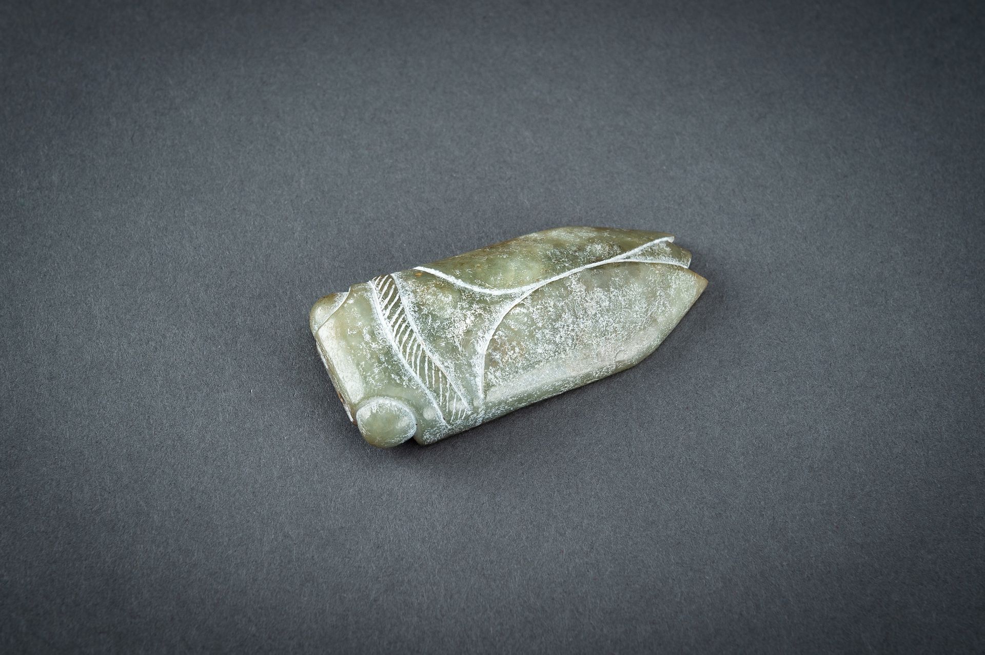 AN ARCHAISTIC GREEN JADE PENDANT OF A CICADA - Image 11 of 20