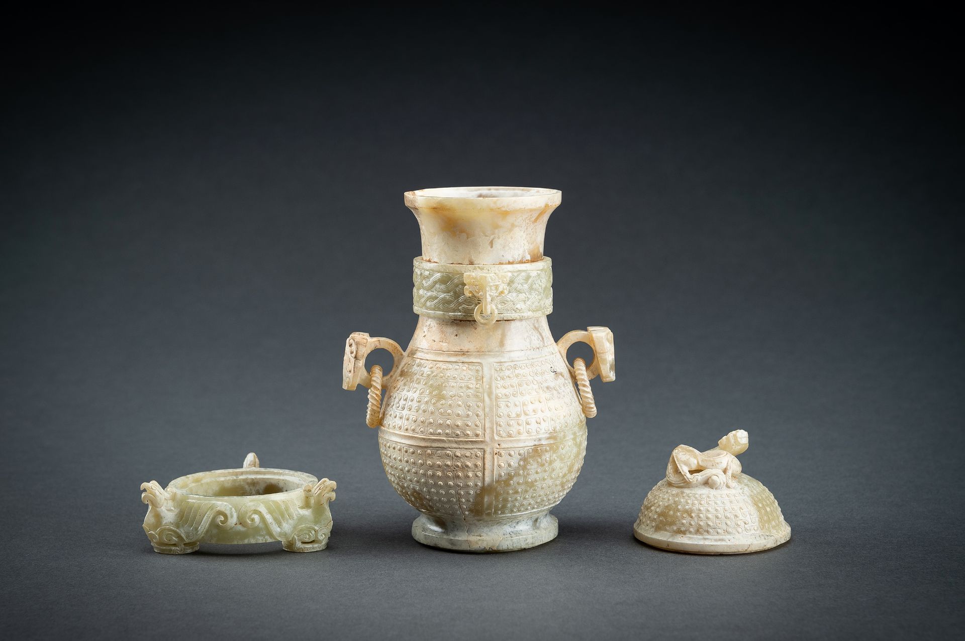 A 3-PART CELADON JADE VESSEL WITH COVER AND STAND - Image 15 of 17