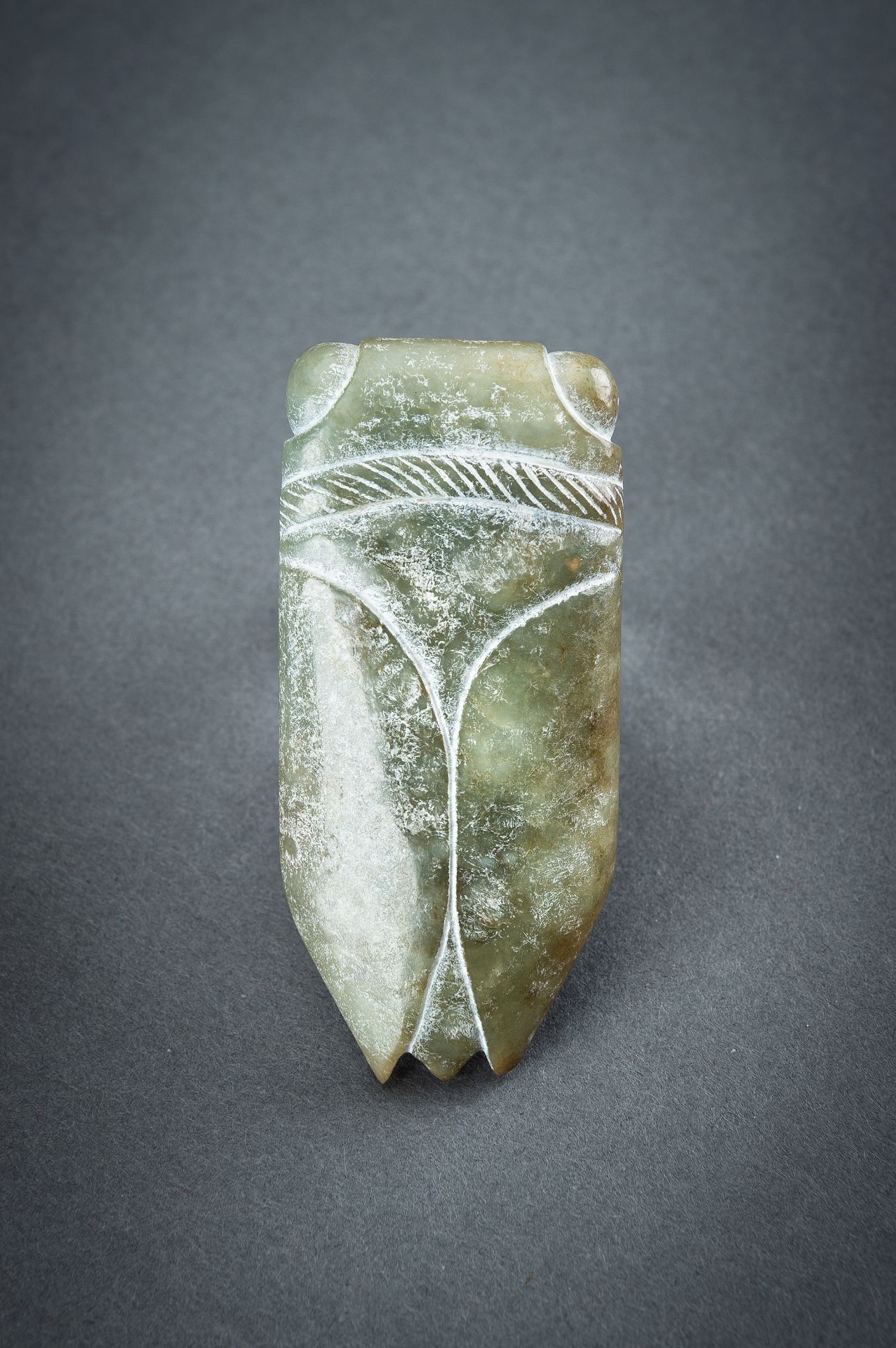 AN ARCHAISTIC GREEN JADE PENDANT OF A CICADA - Image 3 of 20