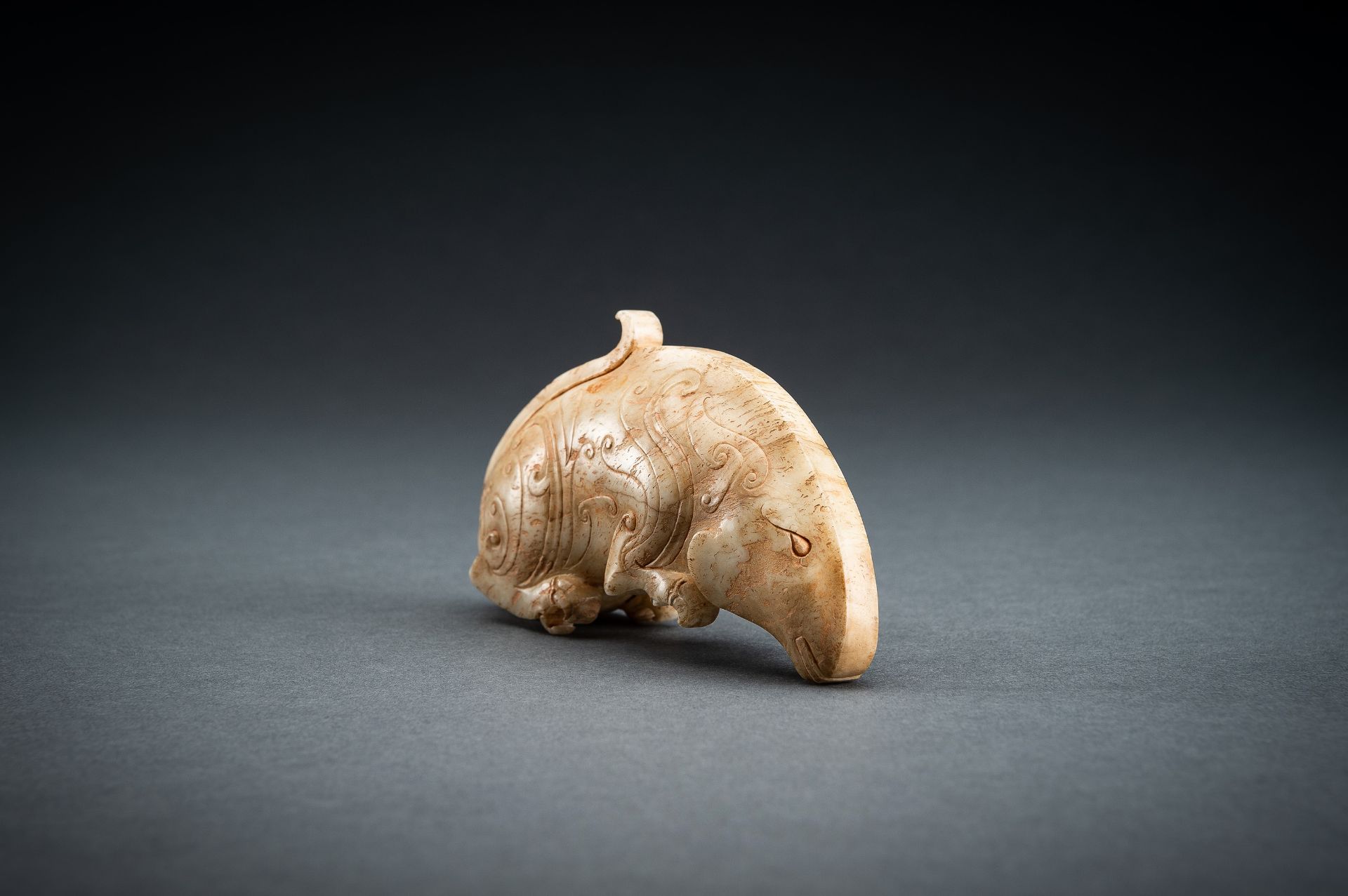 AN ARCHAISTIC CREAM JADE FIGURE OF A MYTHICAL BEAST - Image 12 of 14