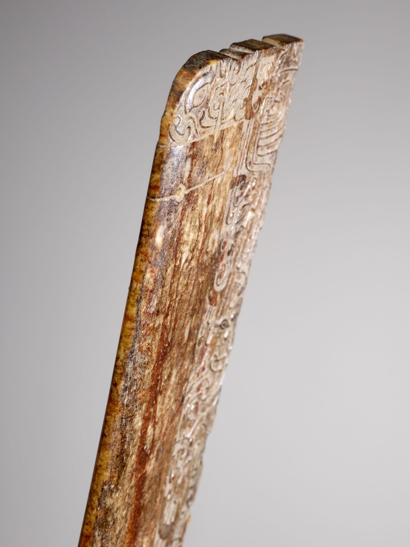 A FINELY DECORATED BROWN JADE AXE, QING - Image 4 of 13