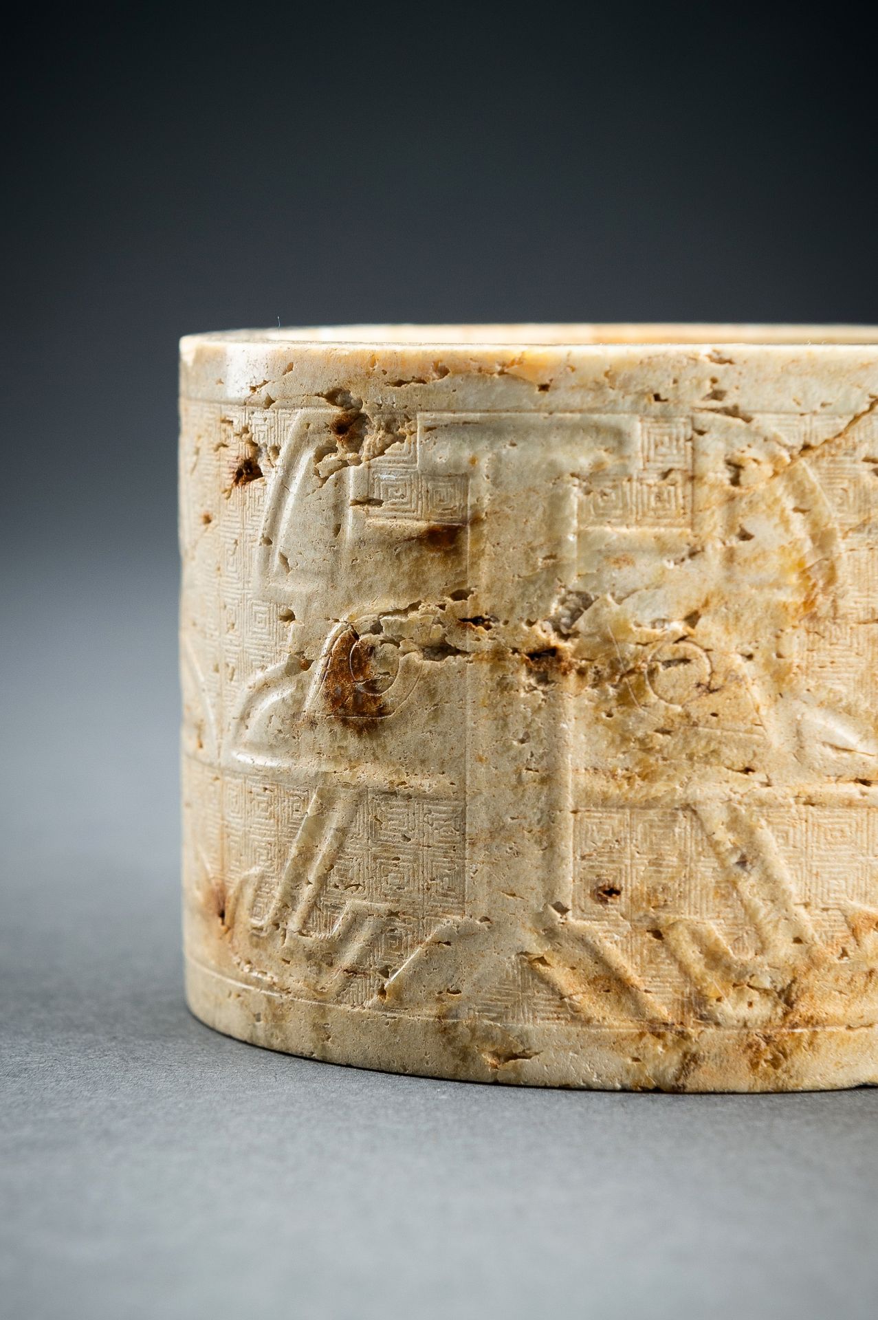 AN ARCHAISTIC JADE CONG, QING DYNASTY OR EARLIER - Image 3 of 14
