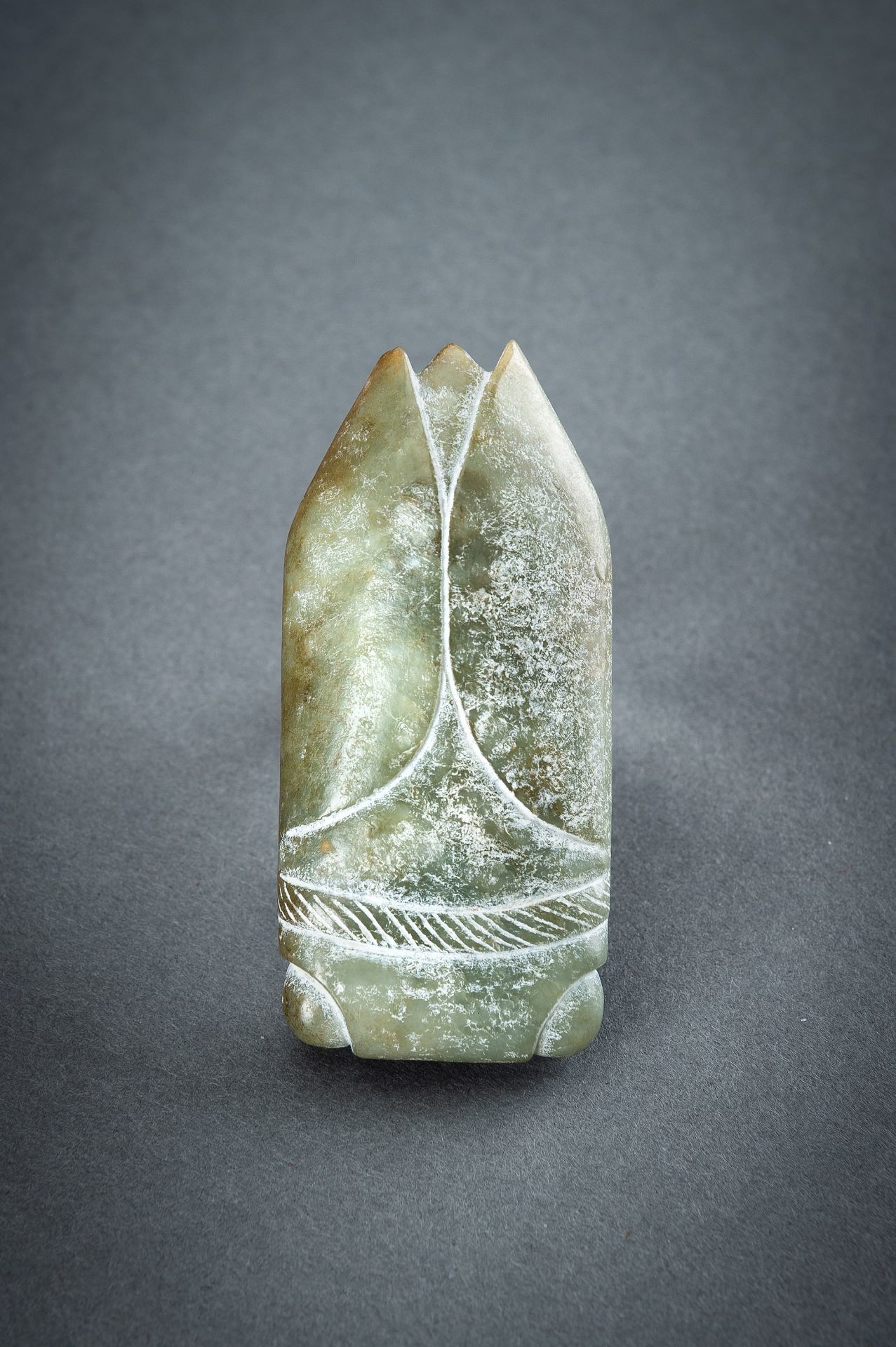 AN ARCHAISTIC GREEN JADE PENDANT OF A CICADA - Image 20 of 20