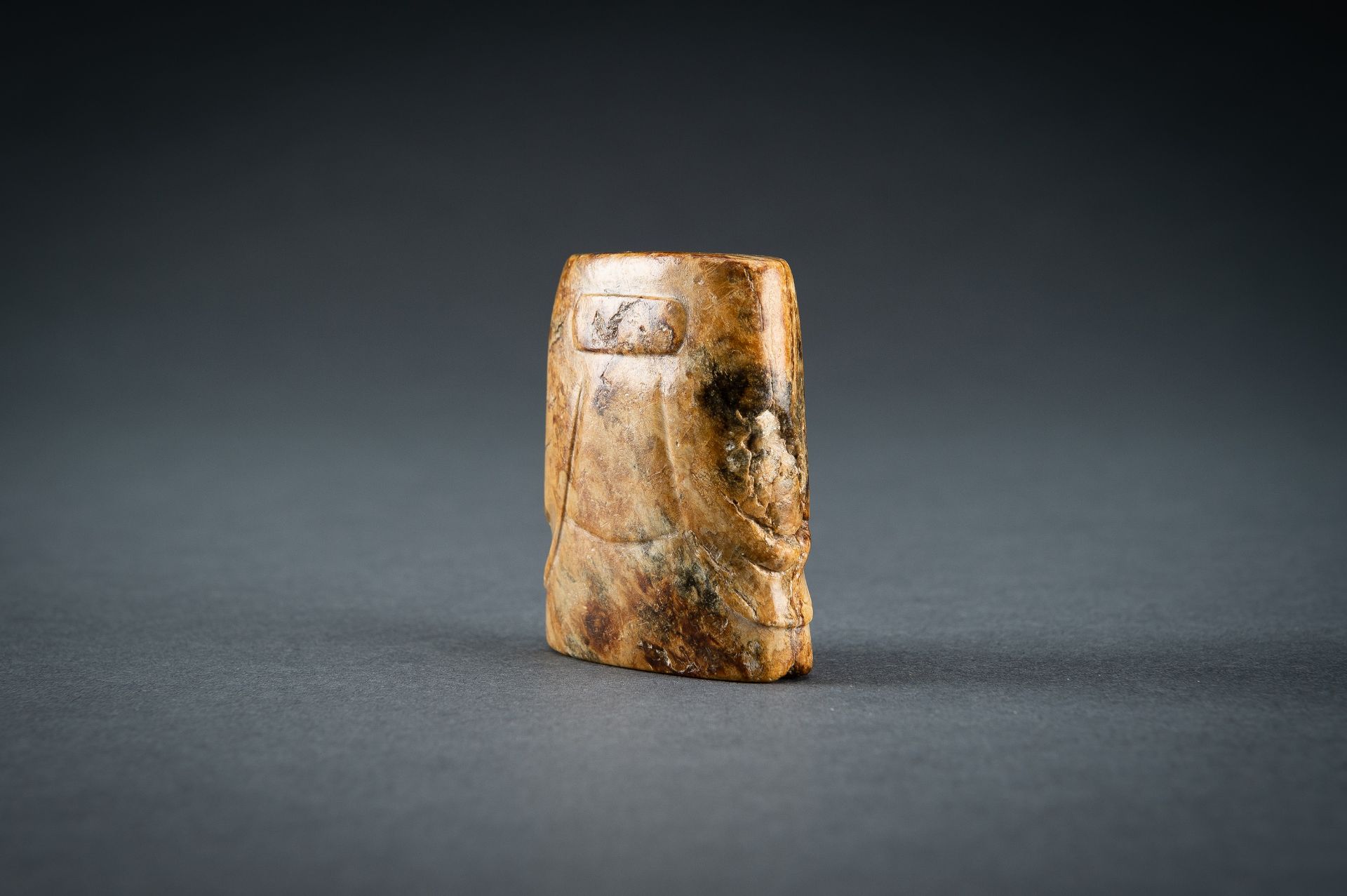 AN ARCHAISTIC JADE PENDANT, QING - Image 9 of 15