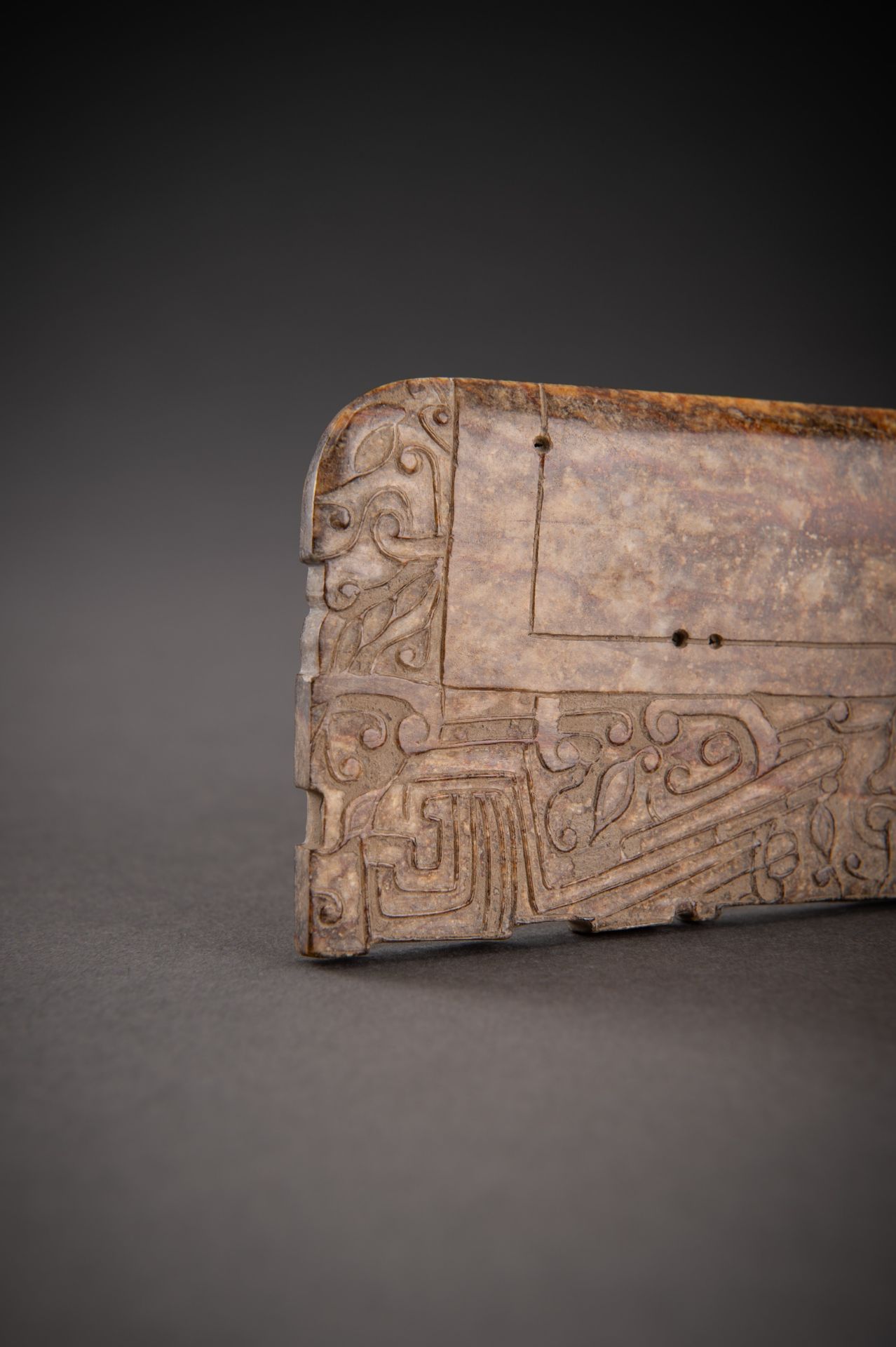 A FINELY DECORATED BROWN JADE AXE, QING - Image 8 of 13
