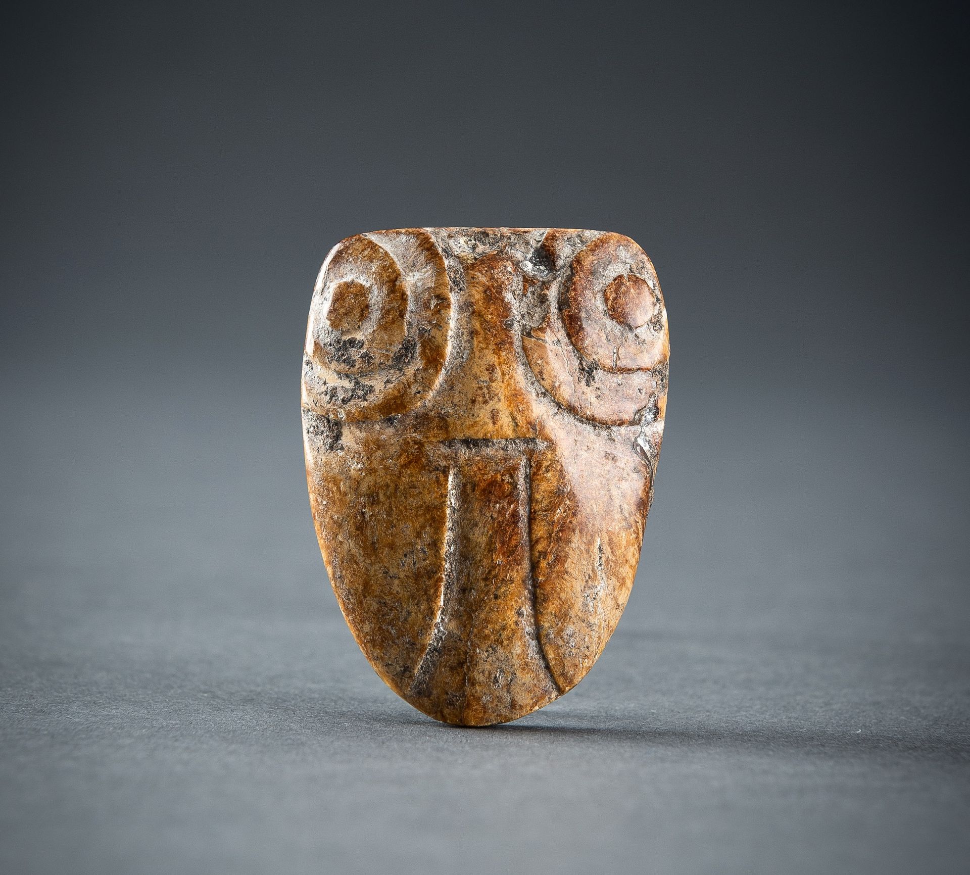 AN ARCHAISTIC AMBER JADE PENDANT OF A CICADA, QING DYNASTY OR EARLIER