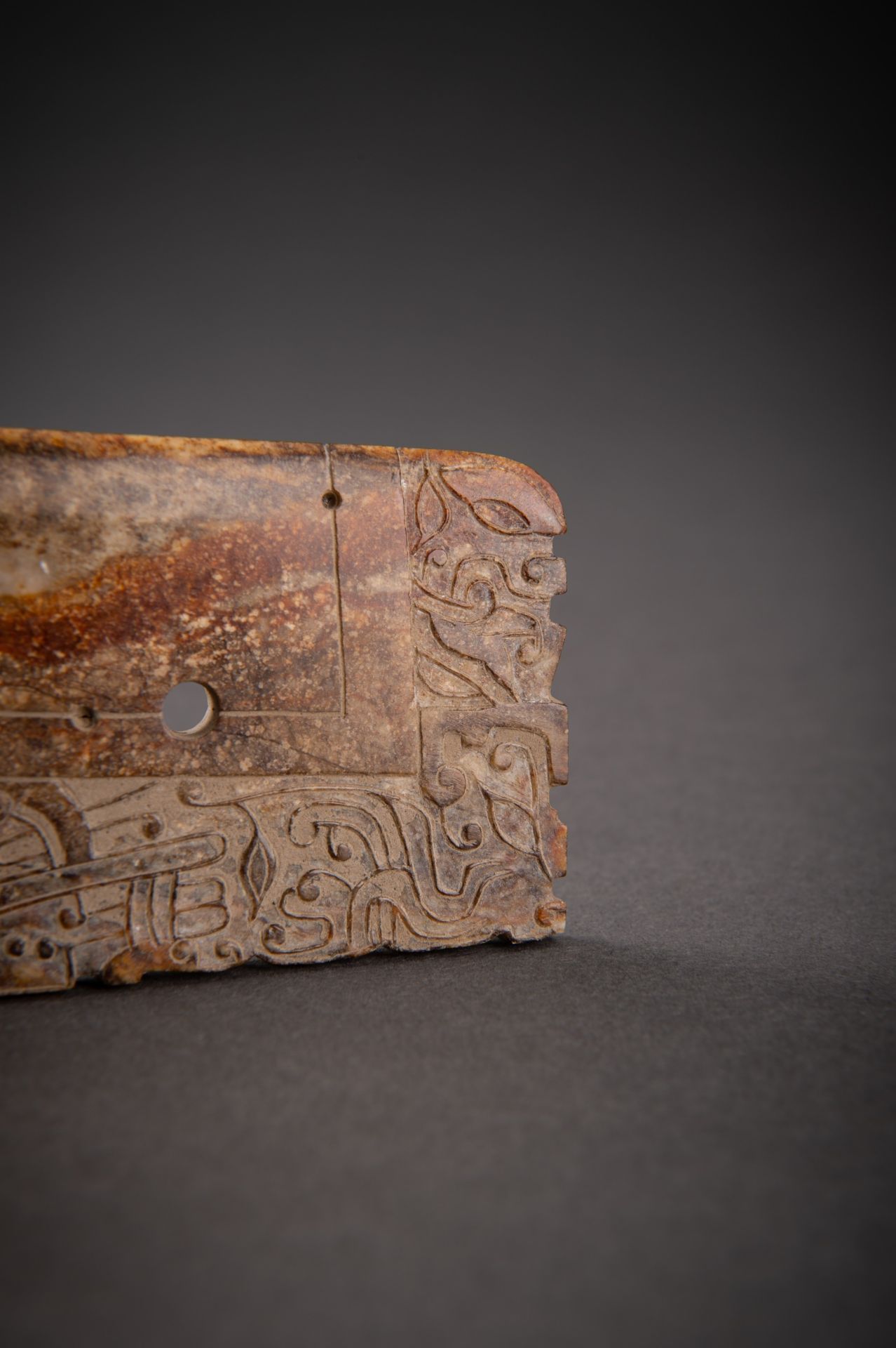 A FINELY DECORATED BROWN JADE AXE, QING - Image 12 of 13