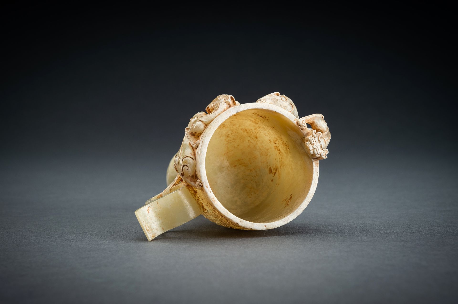 AN ARCHAISTIC CELADON JADE 'CHILONG' WINE CUP - Image 16 of 19