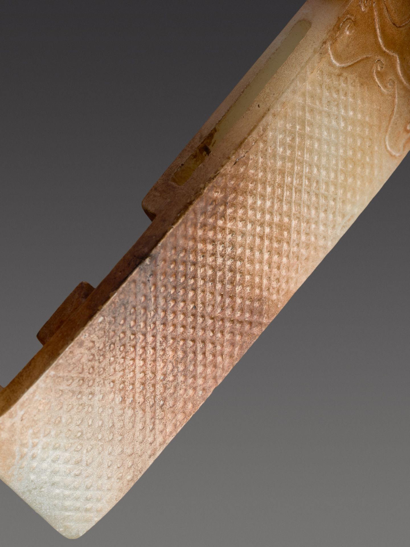 AN ARCHAISTIC PALE CELADON JADE SCABBARD SLIDE, QING - Image 3 of 6