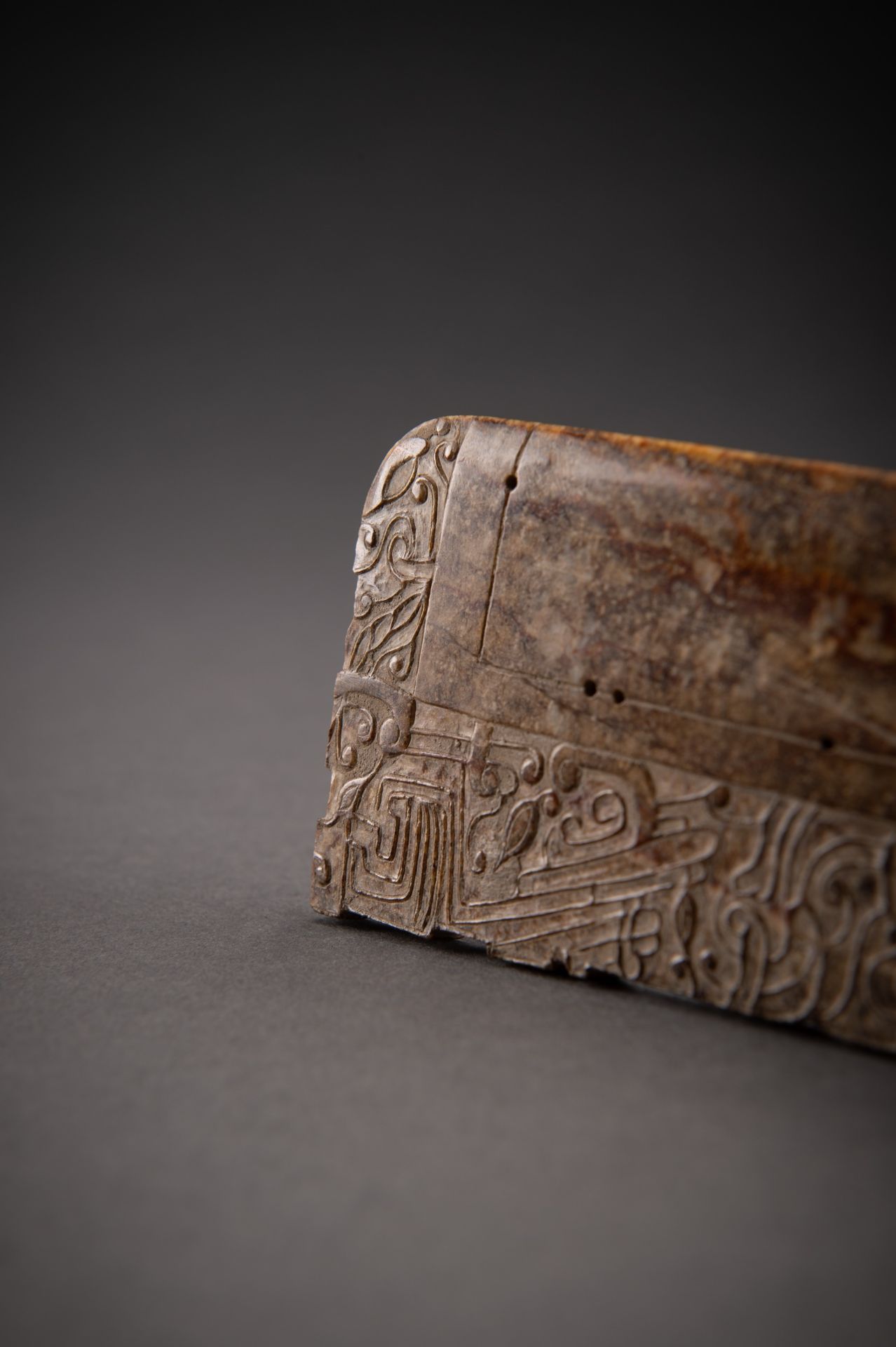 A FINELY DECORATED BROWN JADE AXE, QING - Image 9 of 13