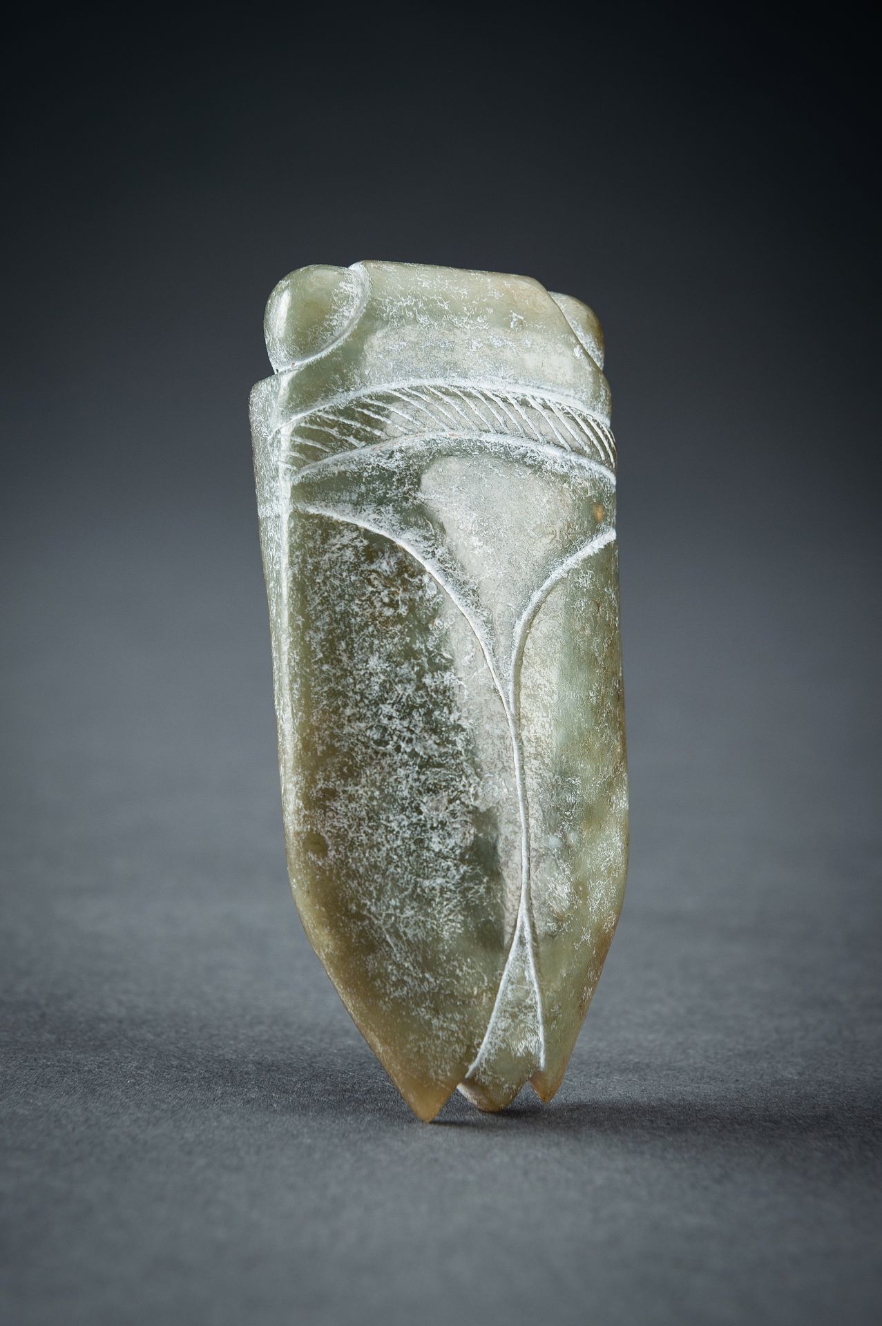 AN ARCHAISTIC GREEN JADE PENDANT OF A CICADA - Image 2 of 20