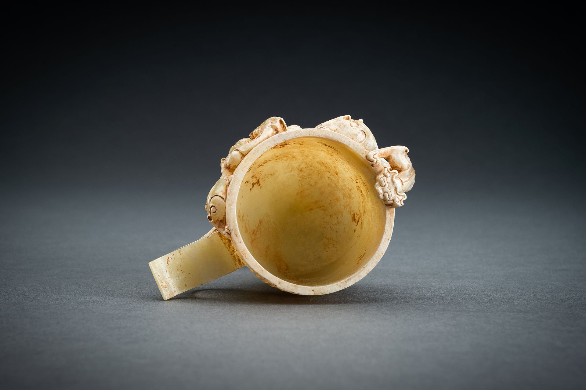 AN ARCHAISTIC CELADON JADE 'CHILONG' WINE CUP - Image 19 of 19