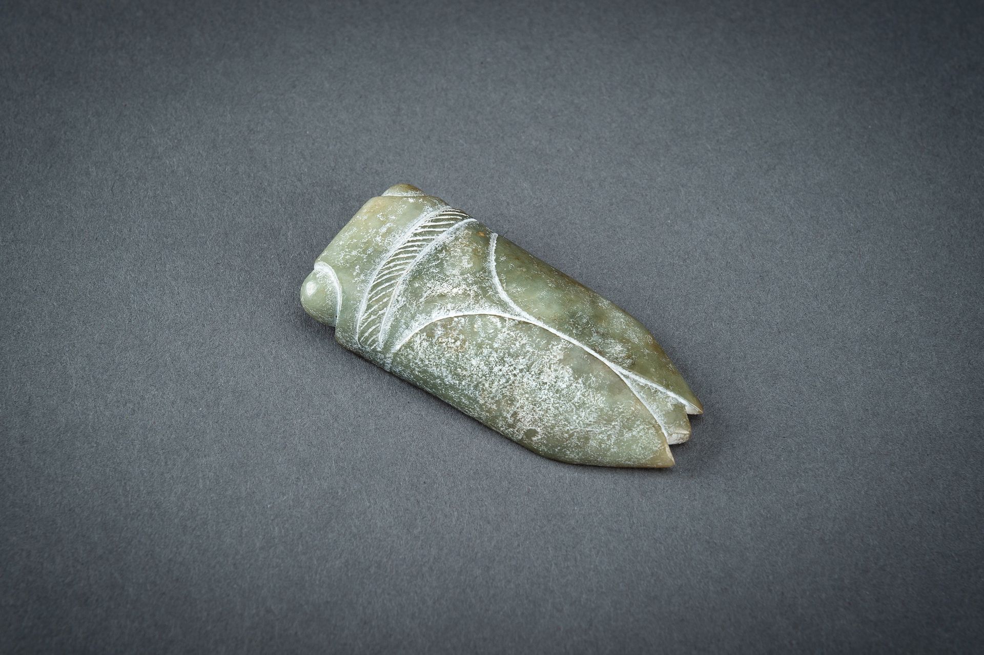 AN ARCHAISTIC GREEN JADE PENDANT OF A CICADA - Image 12 of 20