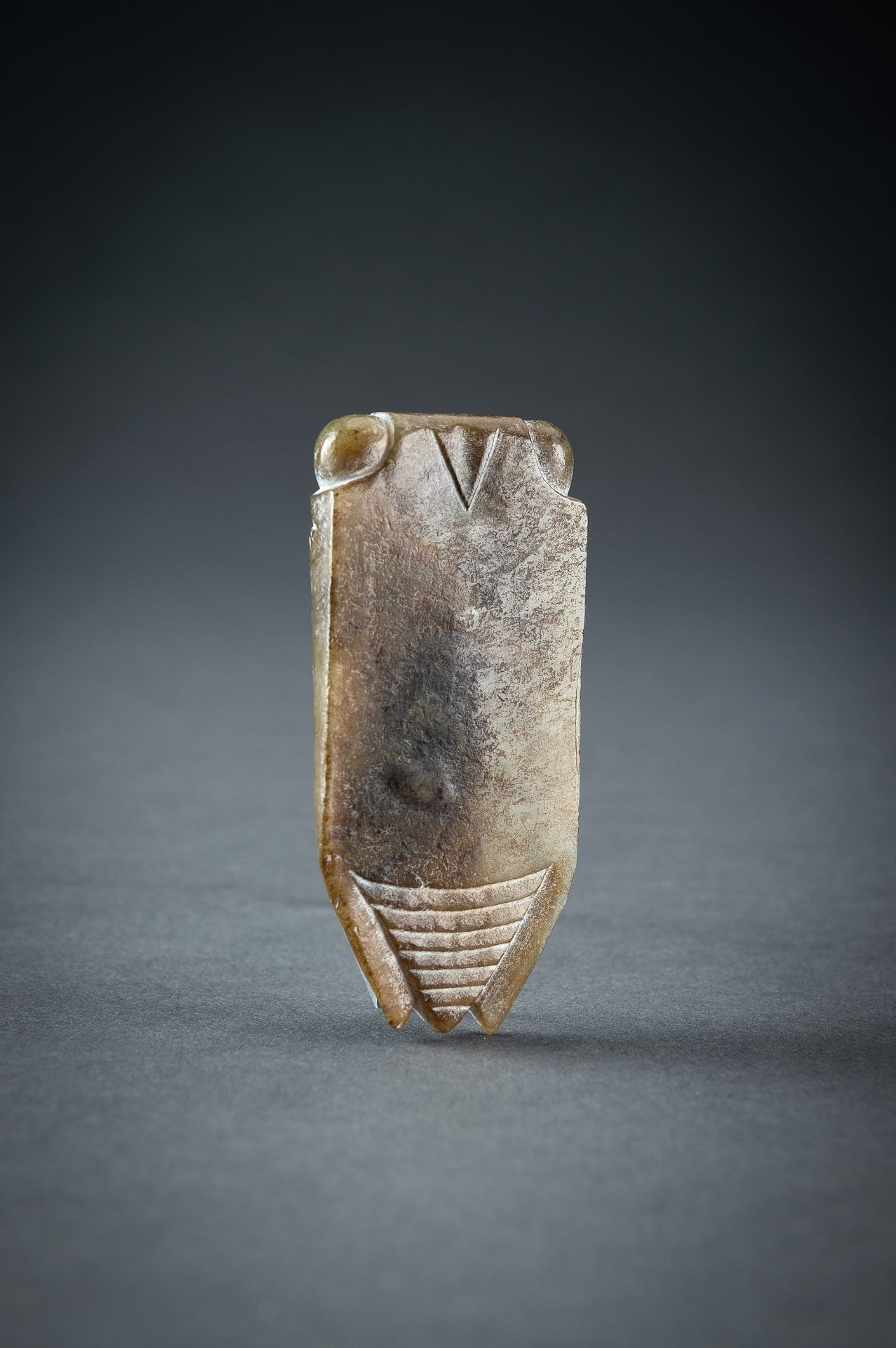 AN ARCHAISTIC GREEN JADE PENDANT OF A CICADA - Image 10 of 20