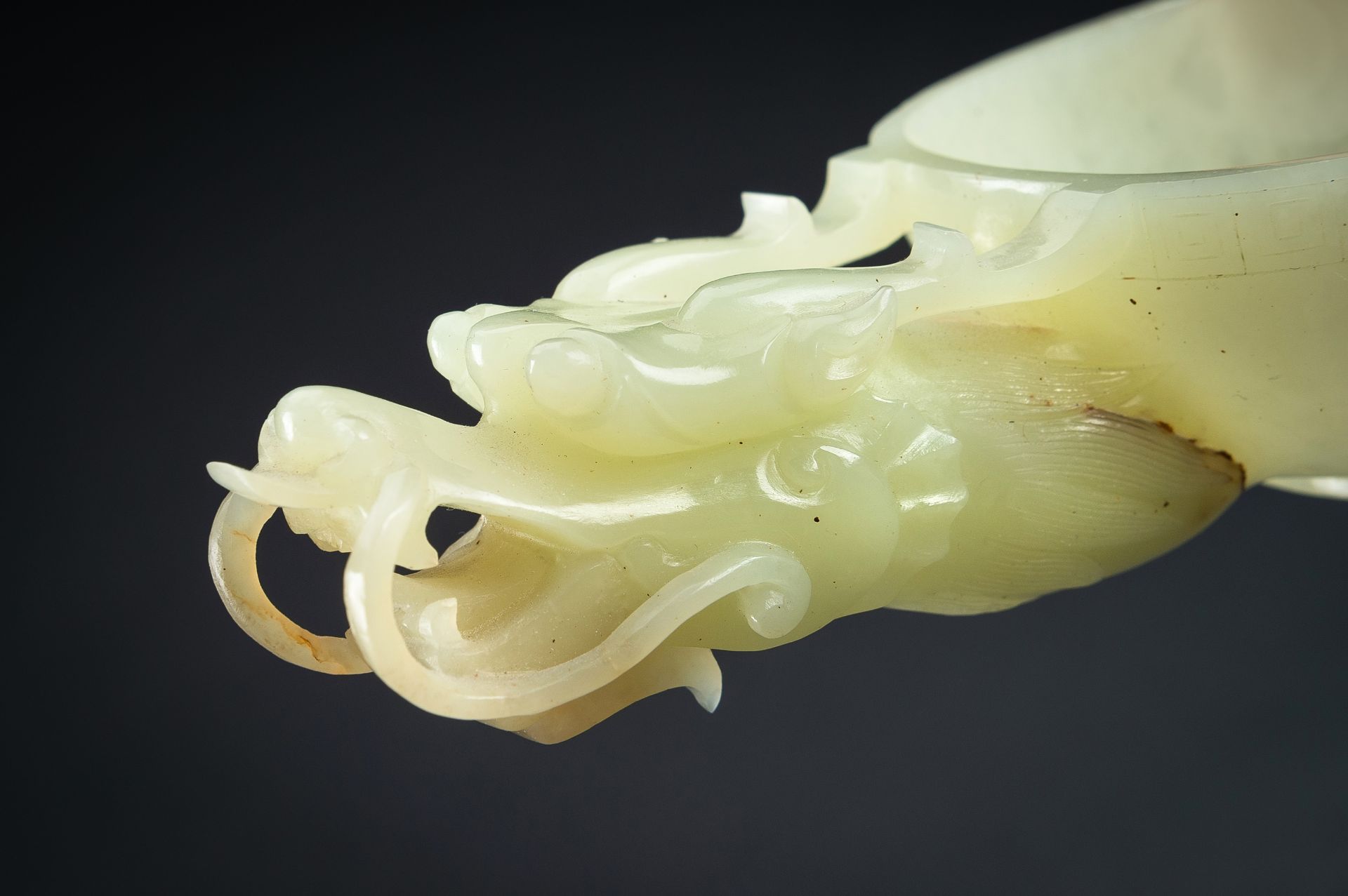 AN ARCHAISTIC YELLOW JADE 'DRAGON' WASHER - Image 13 of 20