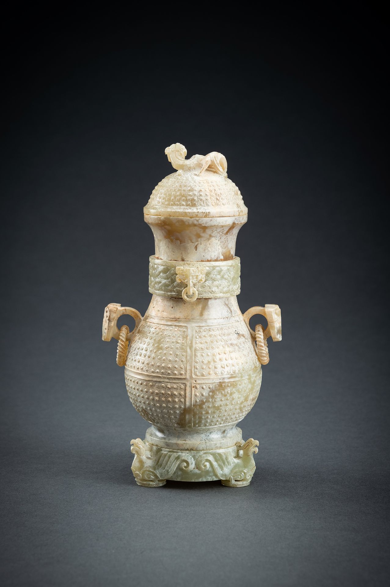 A 3-PART CELADON JADE VESSEL WITH COVER AND STAND - Image 2 of 17