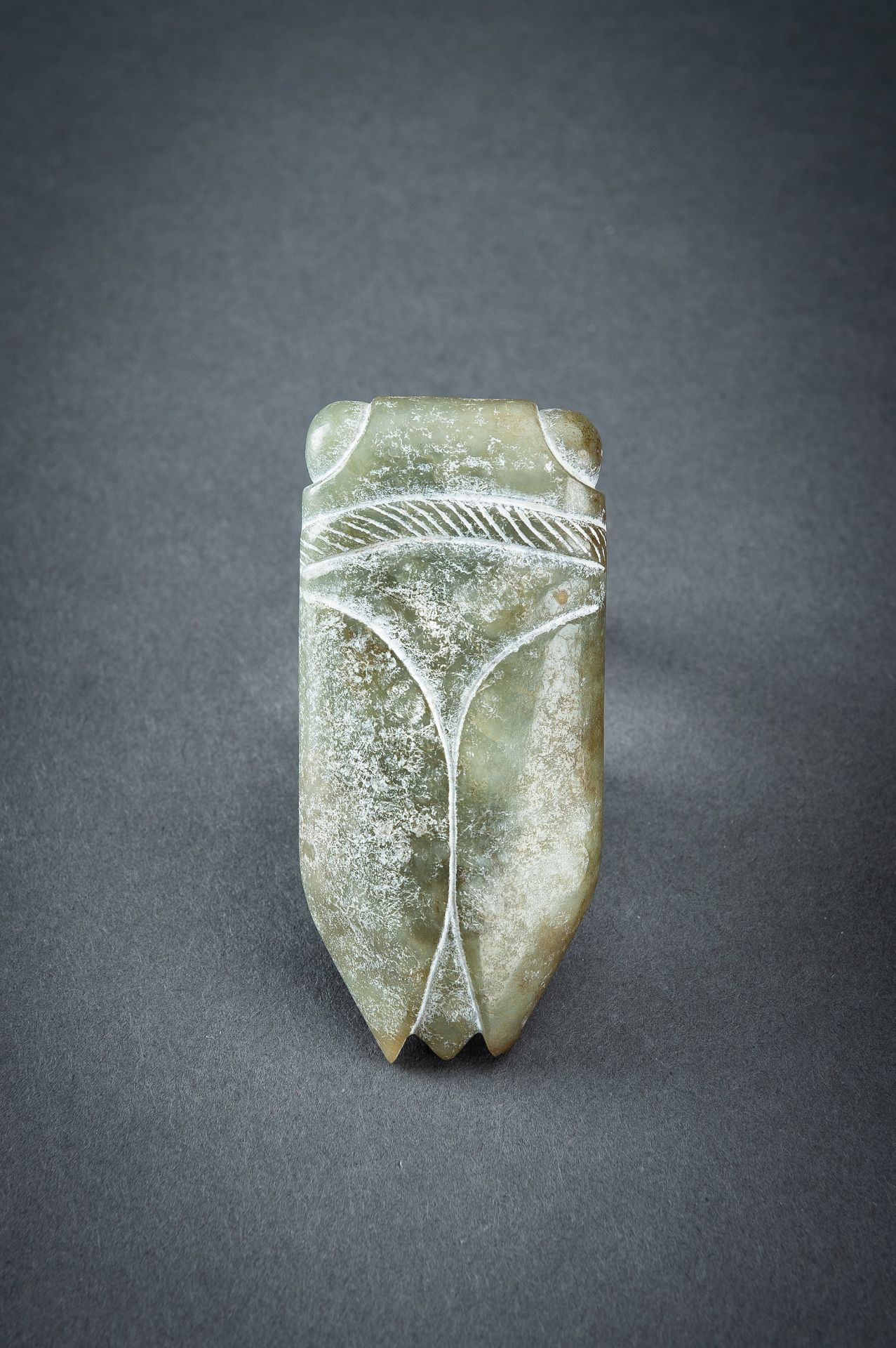 AN ARCHAISTIC GREEN JADE PENDANT OF A CICADA - Image 19 of 20