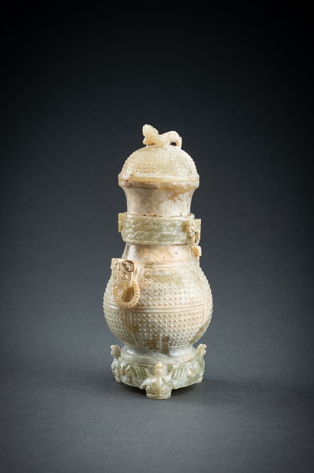 A 3-PART CELADON JADE VESSEL WITH COVER AND STAND - Image 3 of 17