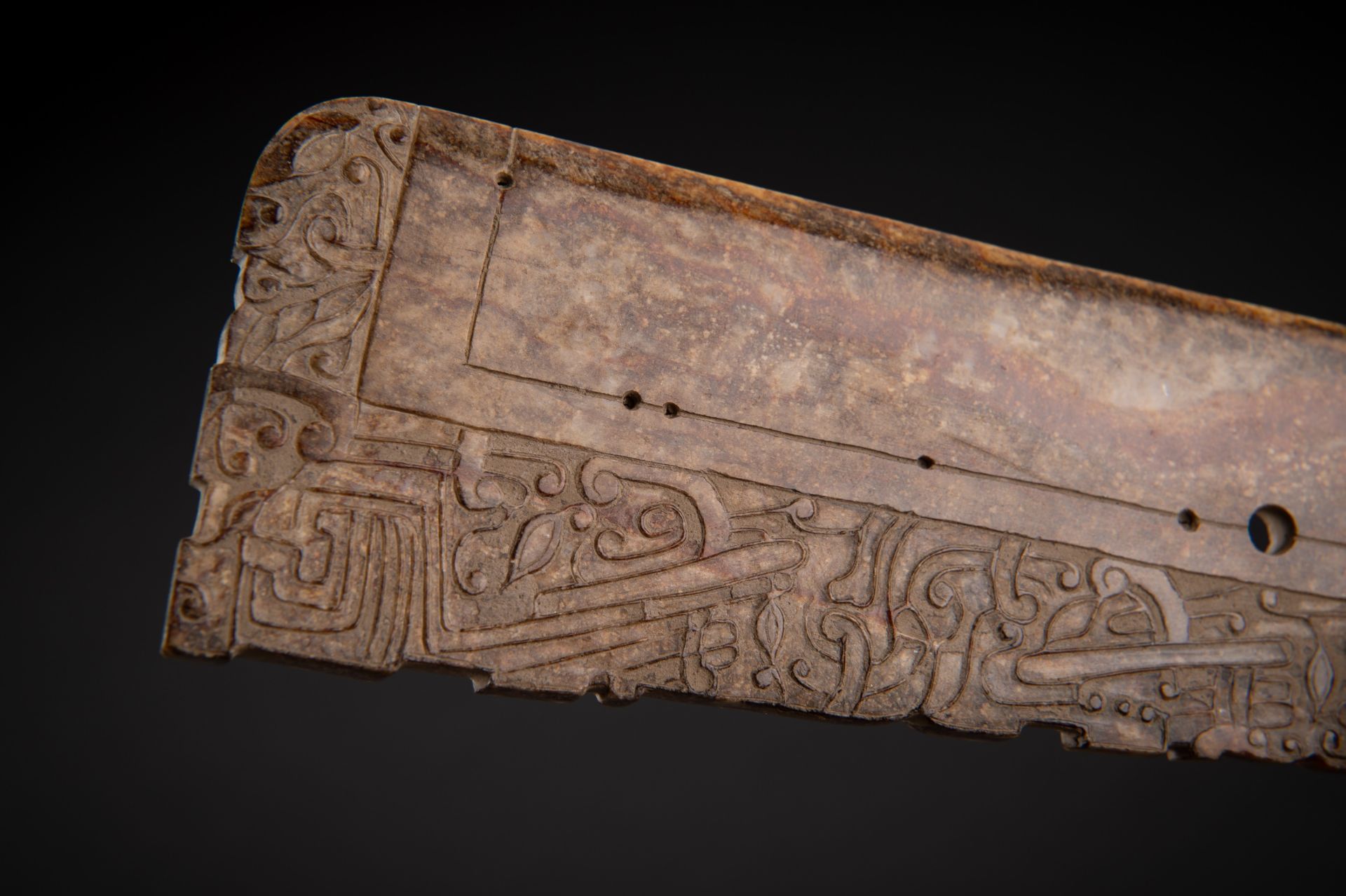 A FINELY DECORATED BROWN JADE AXE, QING - Image 11 of 13