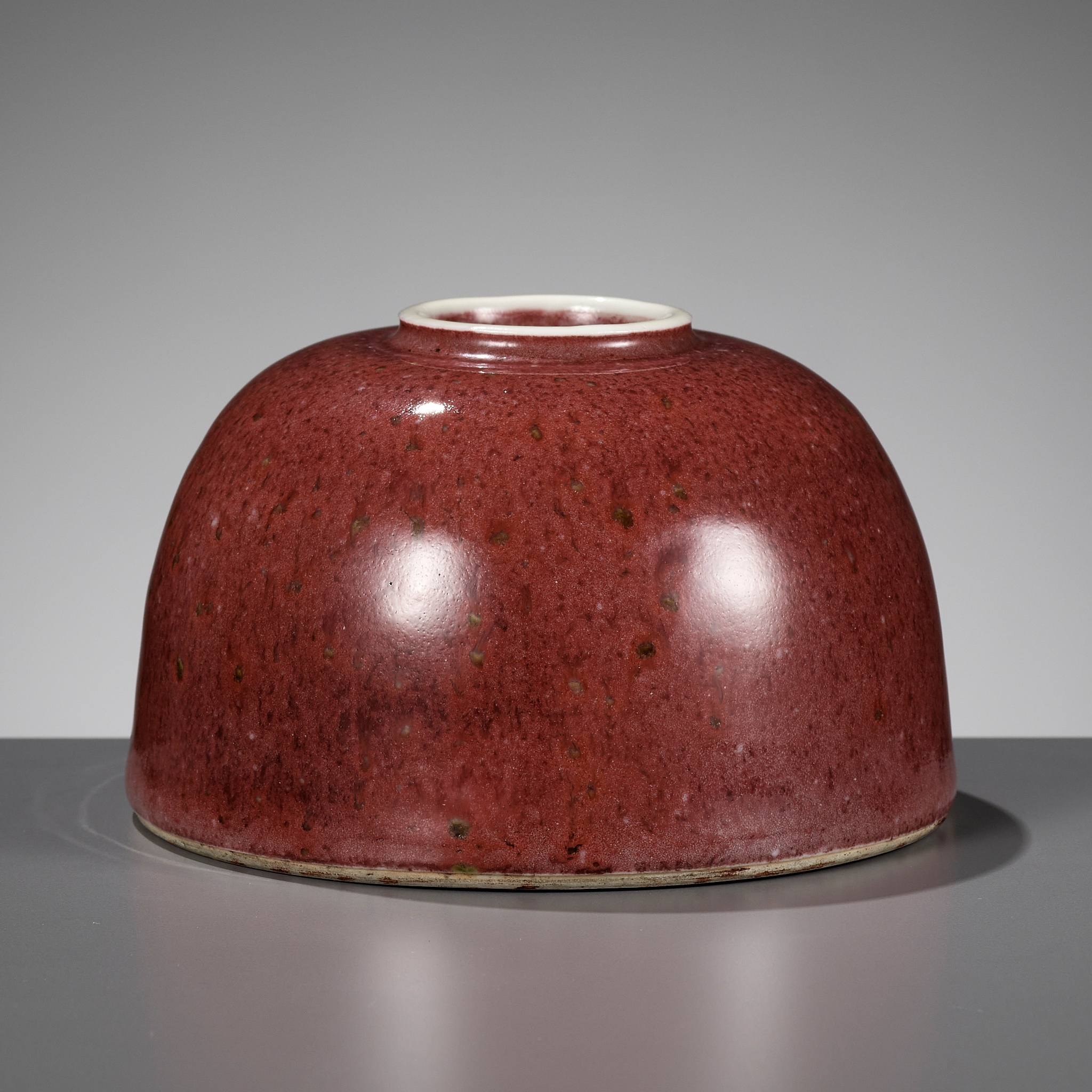 A PEACHBLOOM-GLAZED 'BEEHIVE' WATERPOT, 19TH CENTURY