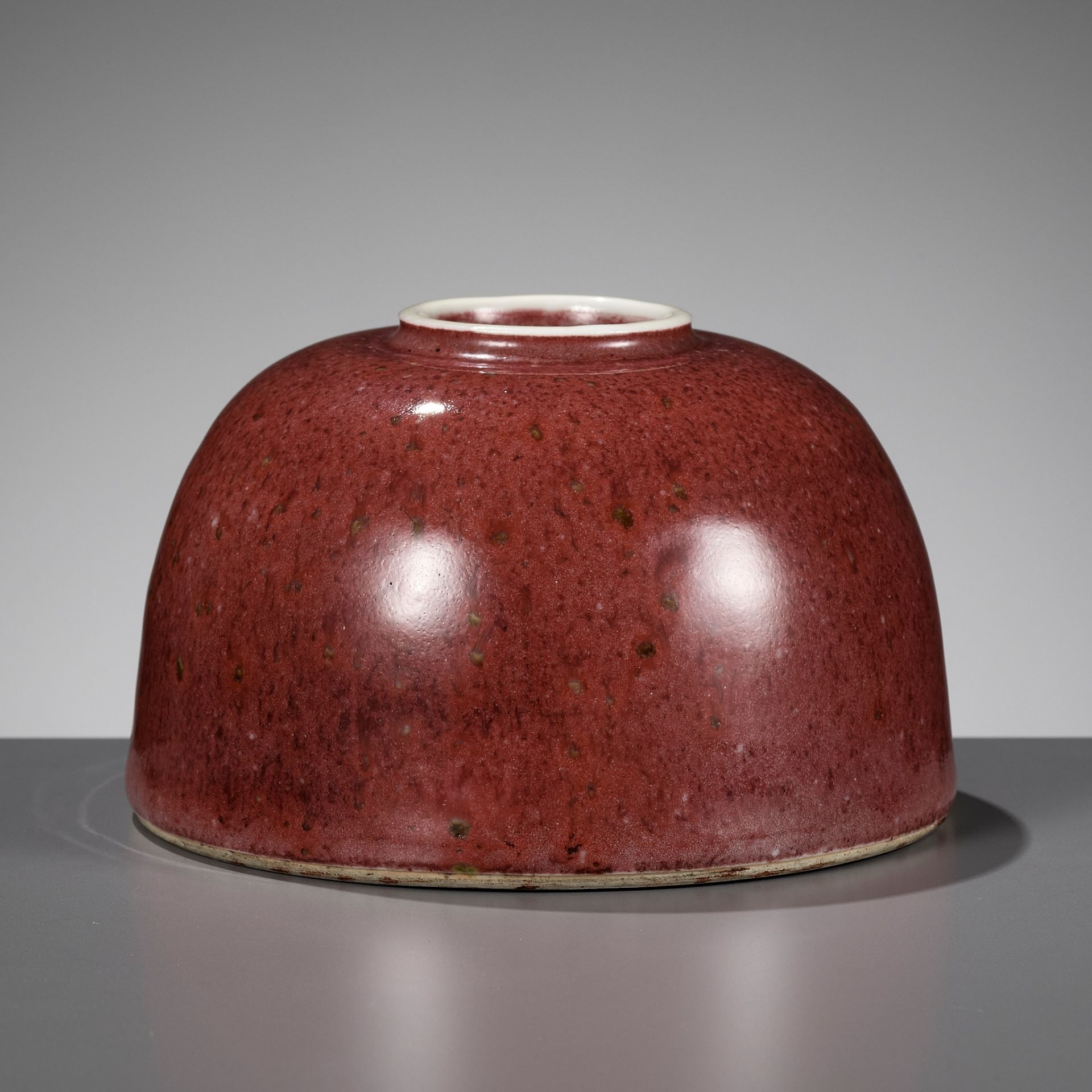 A PEACHBLOOM-GLAZED 'BEEHIVE' WATERPOT, 19TH CENTURY