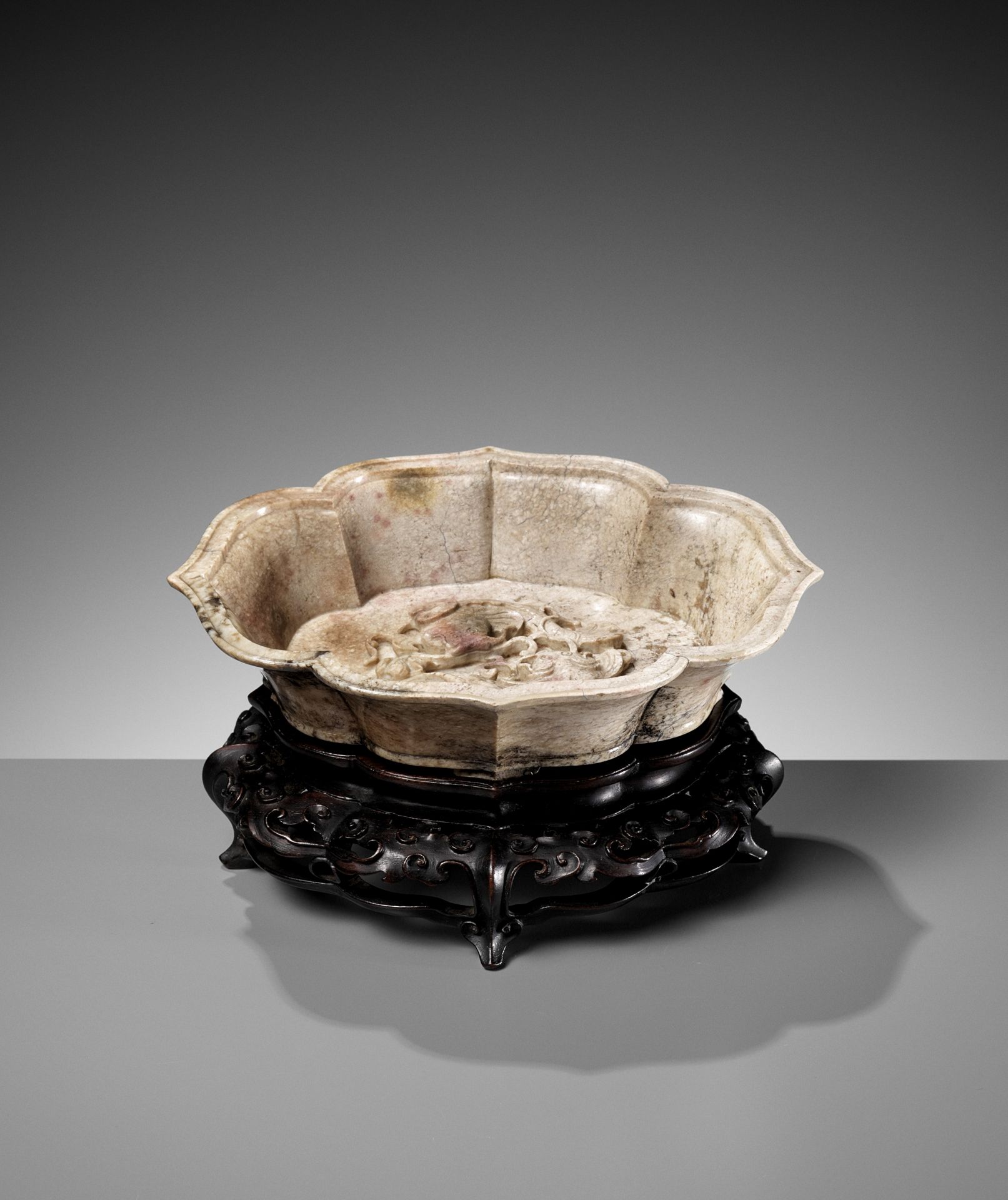 A CHICKEN BONE JADE 'DOUBLE FISH' MARRIAGE BOWL, 17TH-18TH CENTURY - Image 2 of 16
