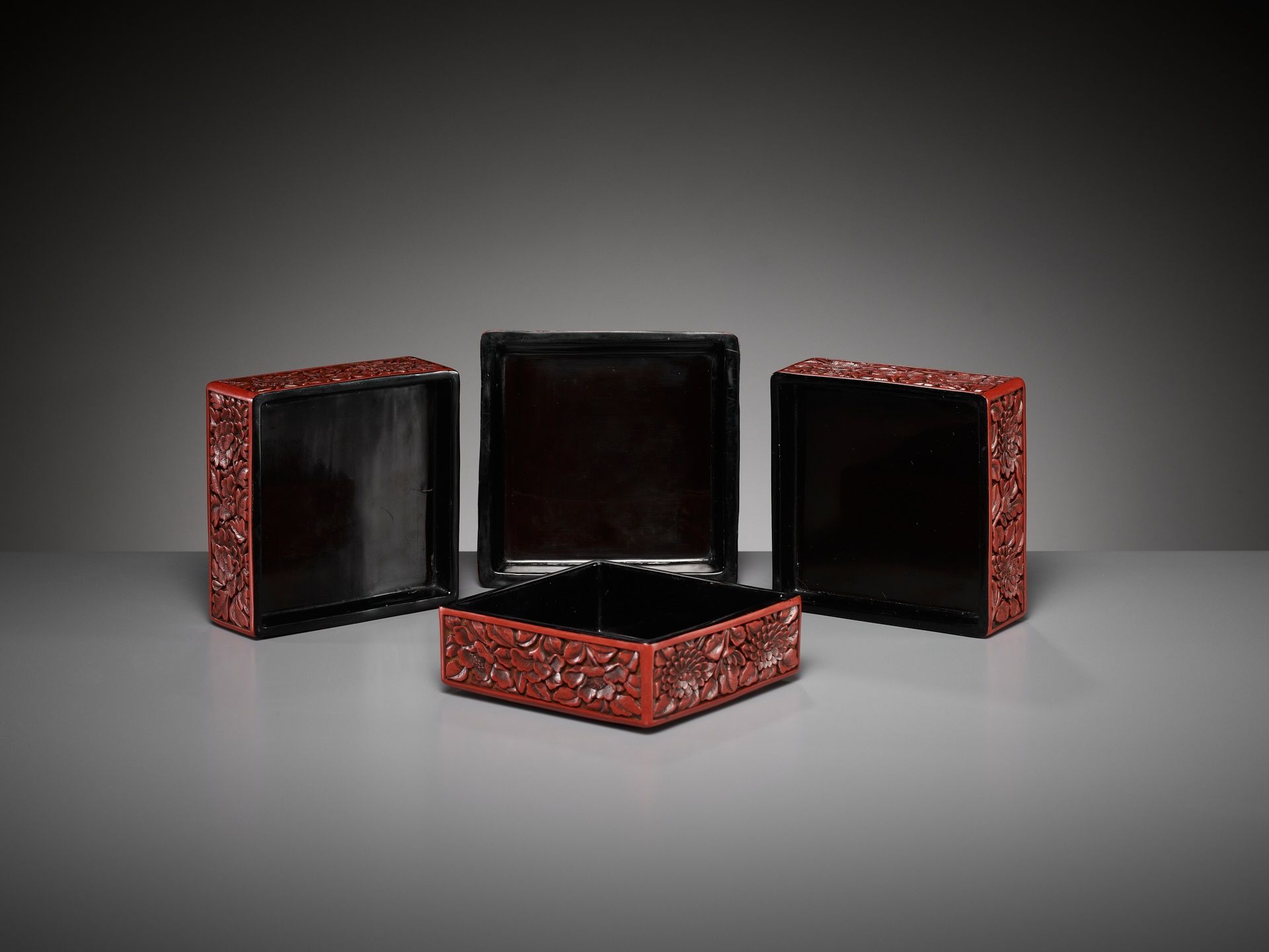 A CINNABAR LACQUER THREE-TIERED BOX AND COVER, LATE YUAN TO MID-MING DYNASTY - Image 12 of 12