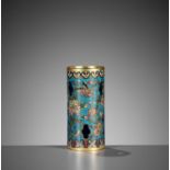 AN EXCEEDINGLY RARE MINIATURE CLOISONNE HAT STAND, JIAQING