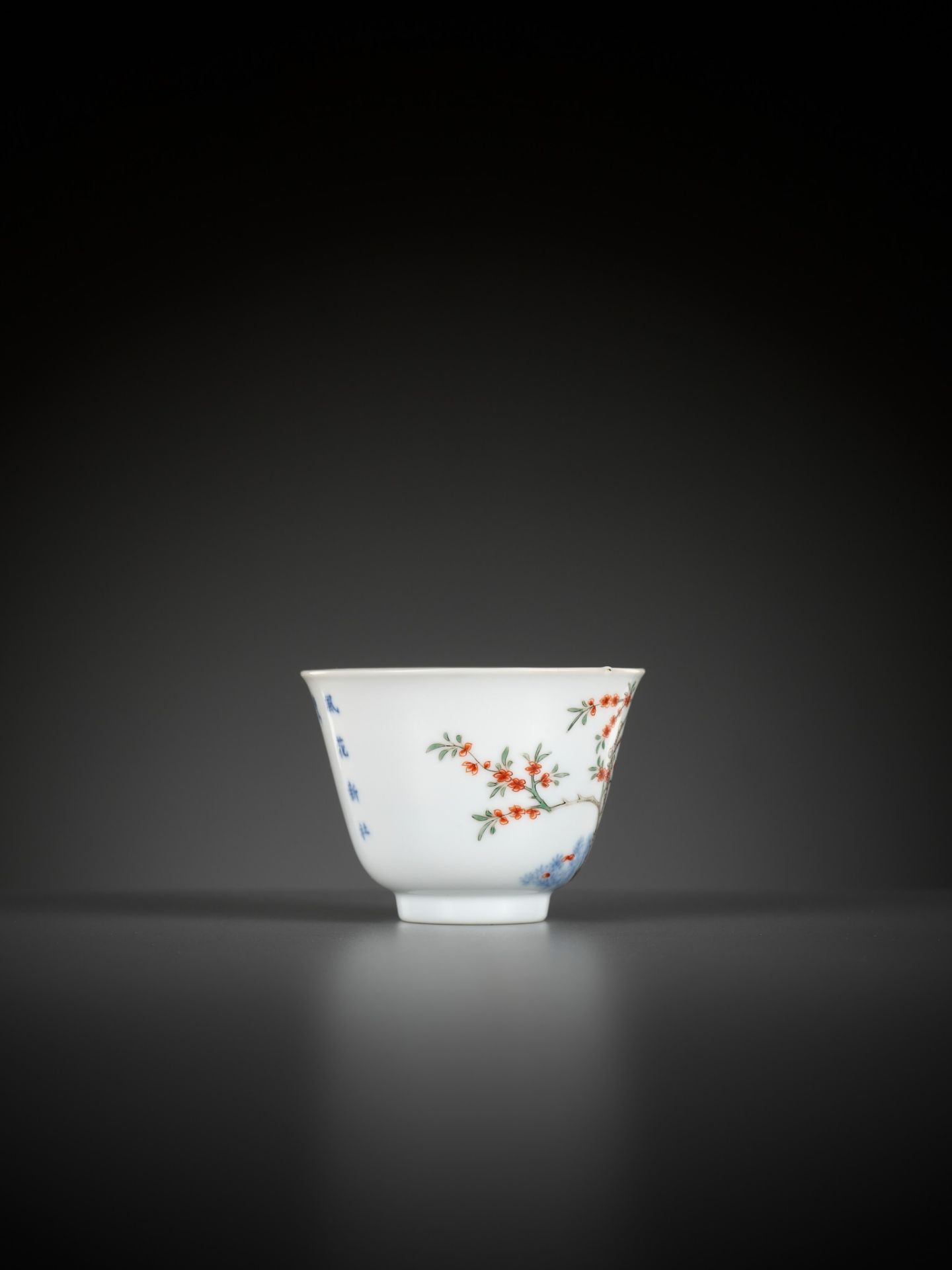 A RARE WUCAI 'MONTH' CUP, KANGXI MARK AND PERIOD - Image 11 of 17