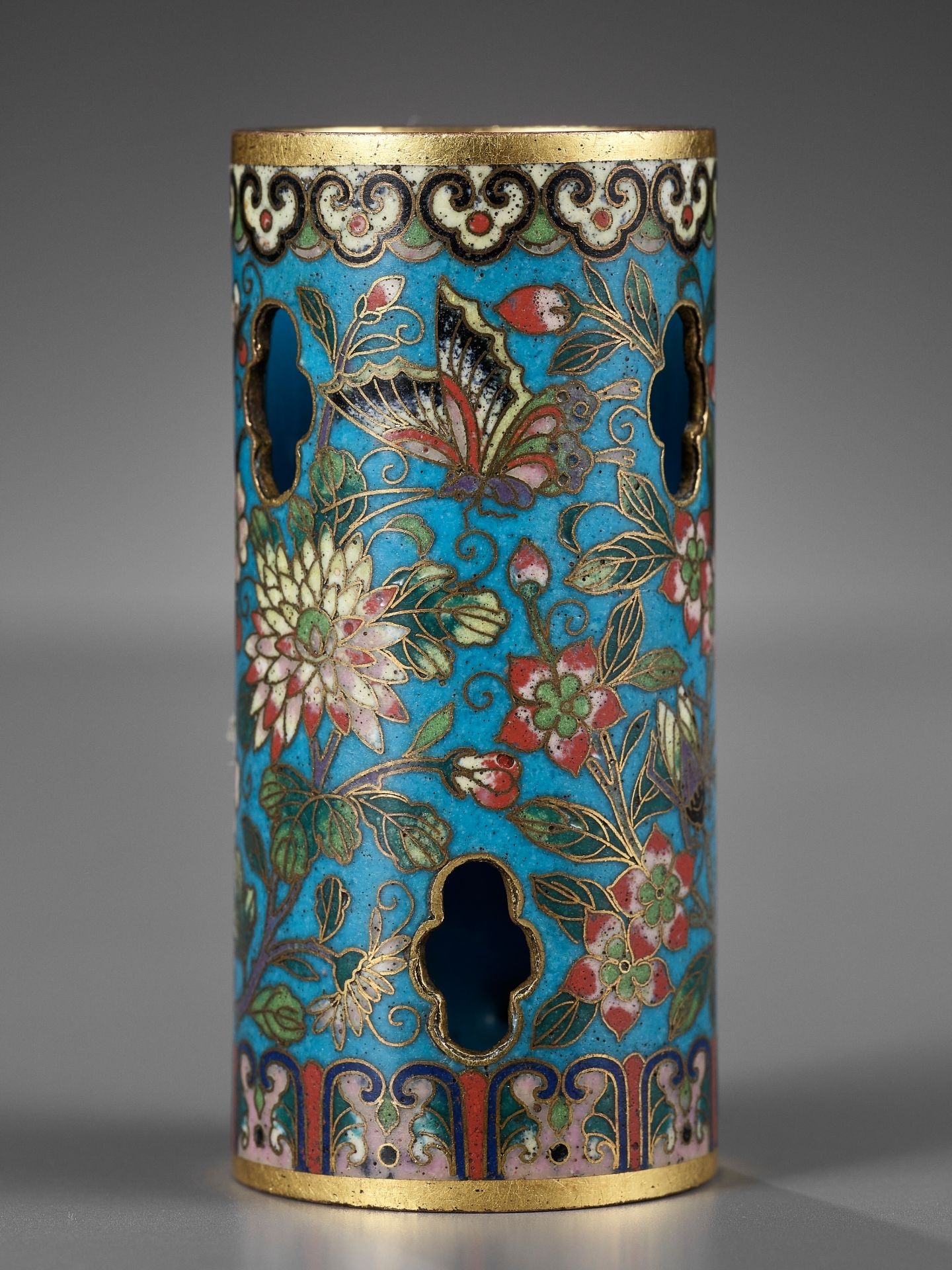 AN EXCEEDINGLY RARE MINIATURE CLOISONNE HAT STAND, JIAQING - Bild 10 aus 14