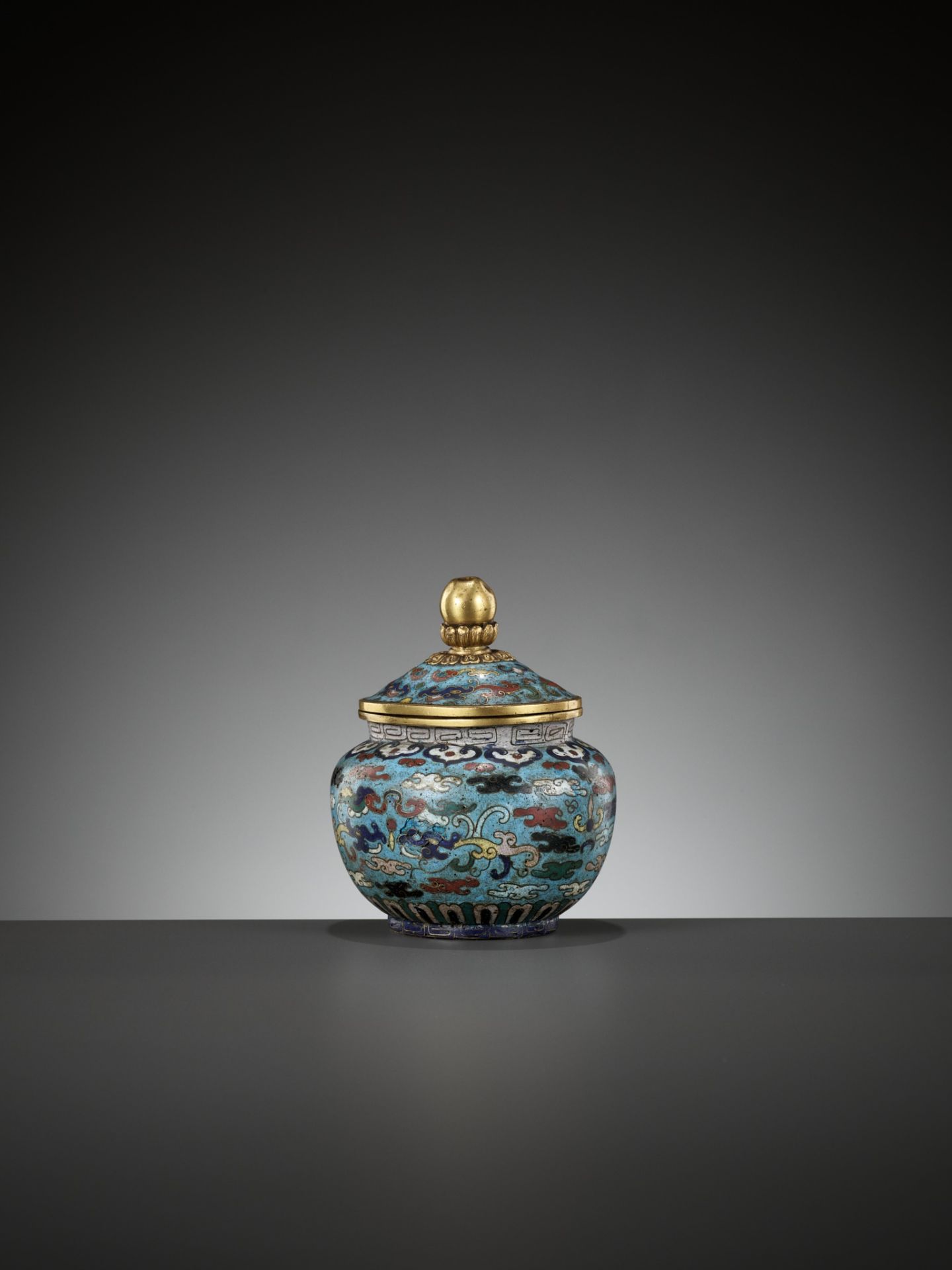 A CLOISONNE ENAMEL JAR AND COVER, 18TH CENTURY - Image 3 of 10