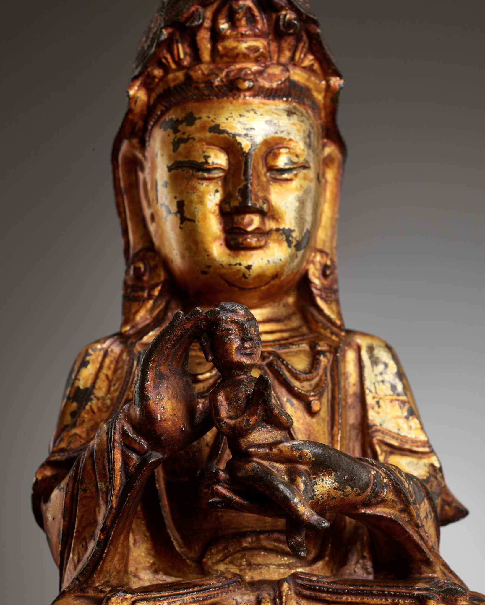 A GILT-LACQUERED BRONZE FIGURE OF SONGZI GUANYIN, MING DYNASTY - Image 3 of 12
