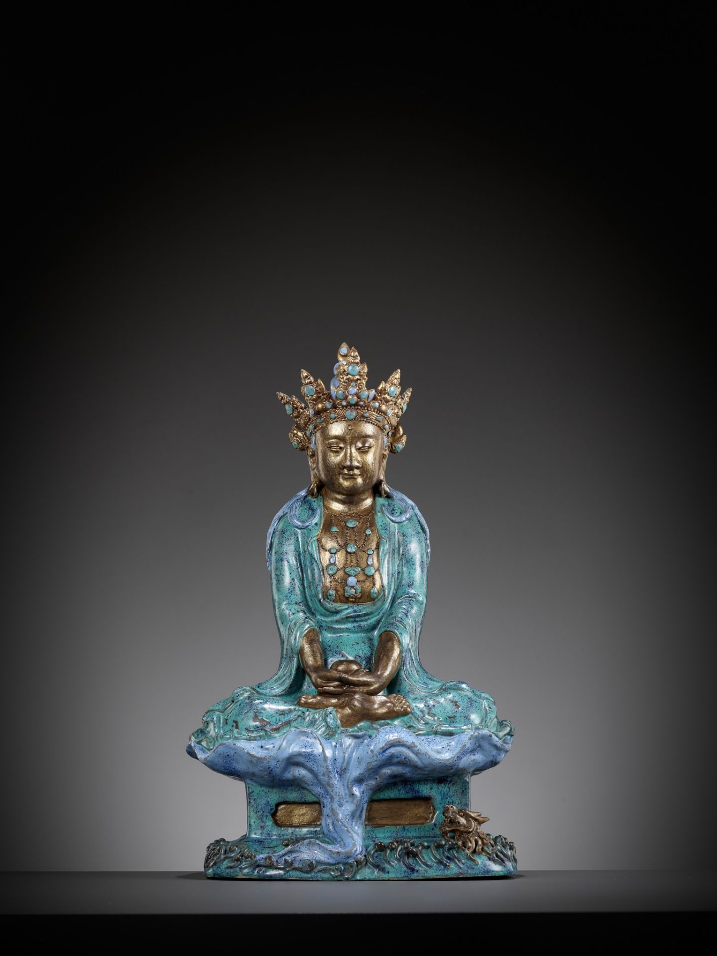 A VERY LARGE 'ROBIN'S EGG' ENAMELED AND GILT PORCELAIN FIGURE OF AMITAYUS,QIANLONG TO JIAQING PERIOD - Bild 10 aus 17