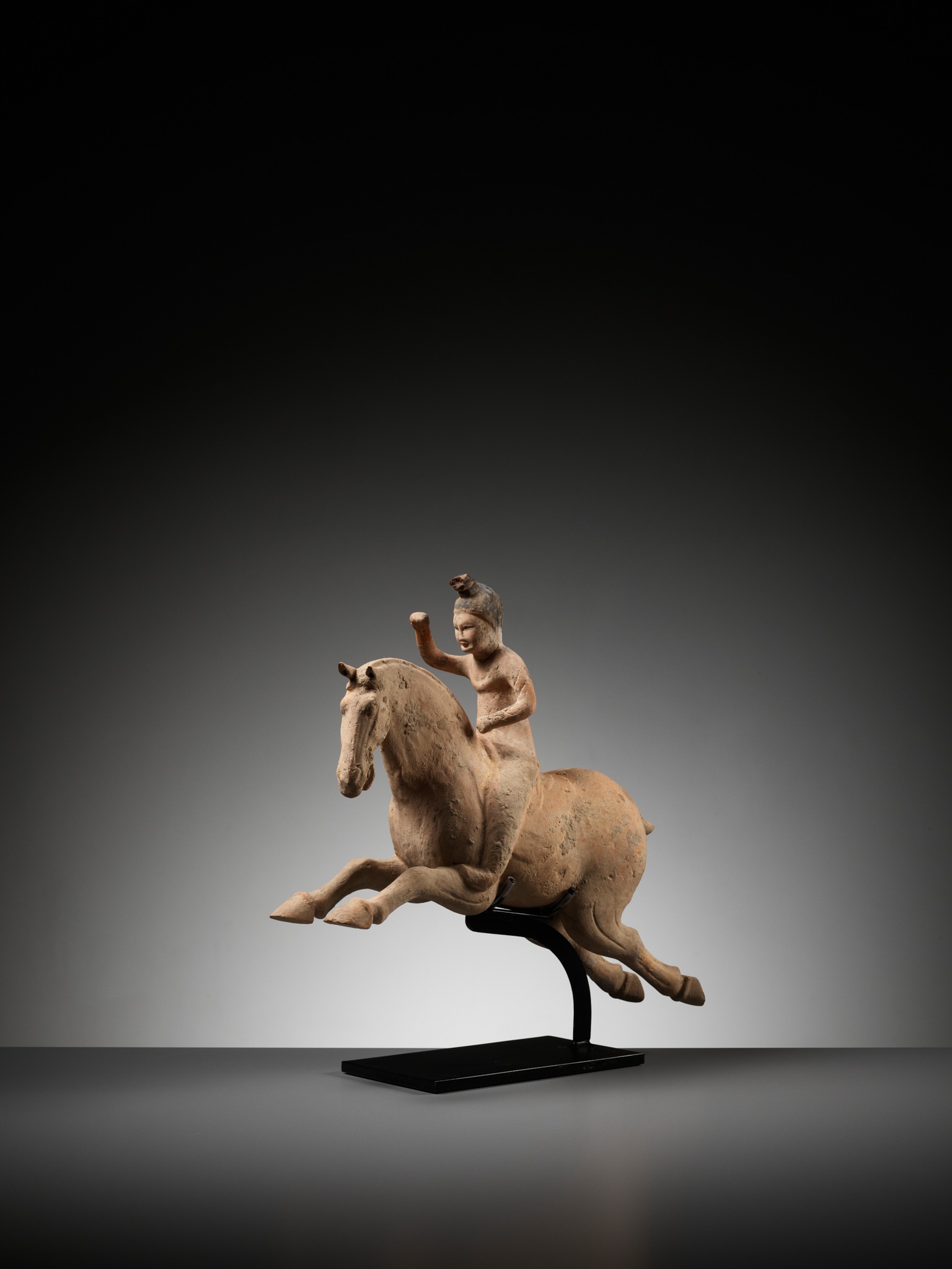 A PAINTED POTTERY FIGURE OF A POLO PLAYER, SUI TO TANG DYNASTY - Image 2 of 10
