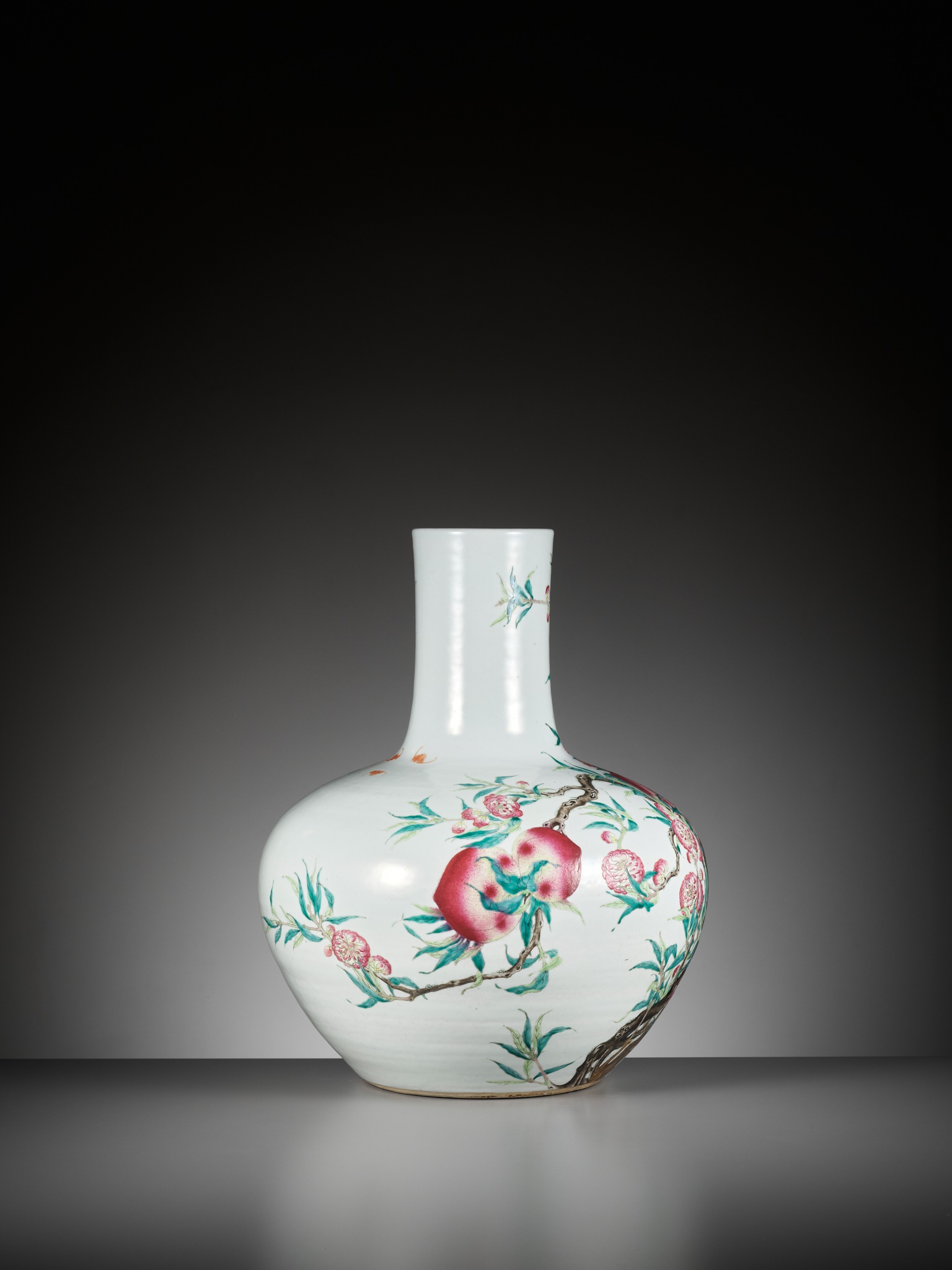 A FAMILLE ROSE 'NINE PEACHES' VASE, TIANQIUPING, LATE QING DYNASTY TO REPUBLIC PERIOD - Image 14 of 20