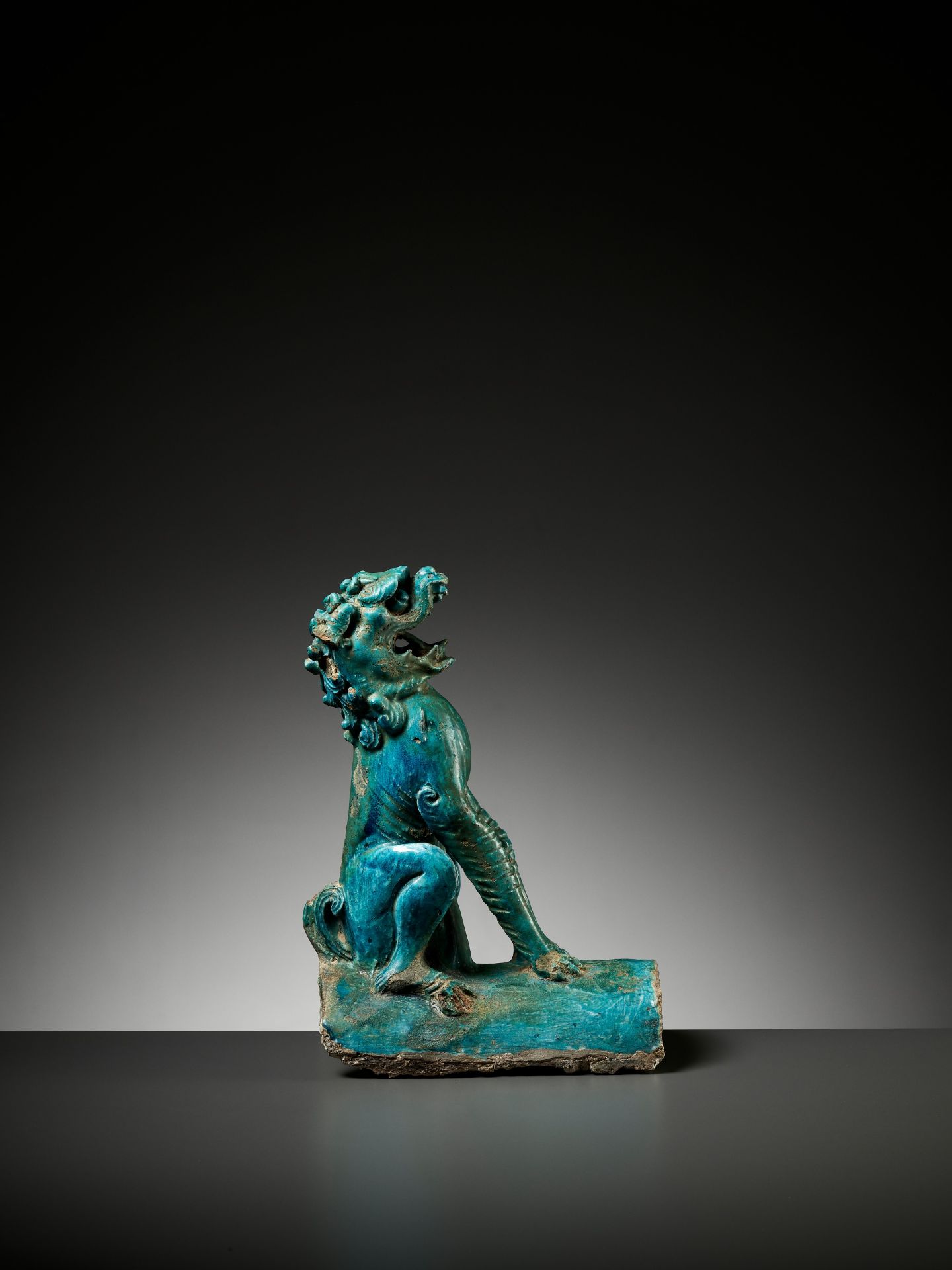 A TURQUOISE-GLAZED 'LION' ROOF TILE, MING DYNASTY - Image 8 of 13