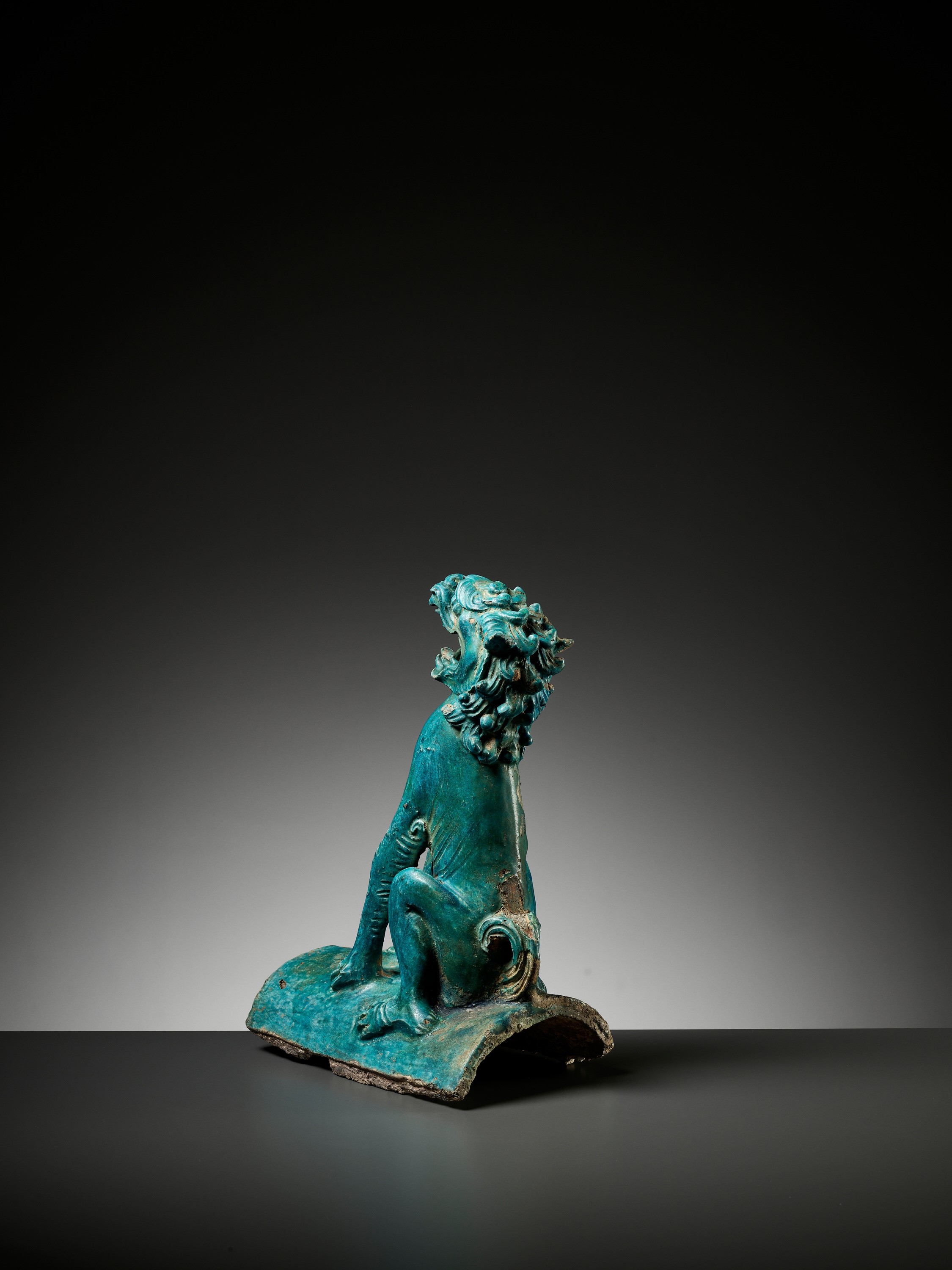 A TURQUOISE-GLAZED 'LION' ROOF TILE, MING DYNASTY - Image 6 of 13