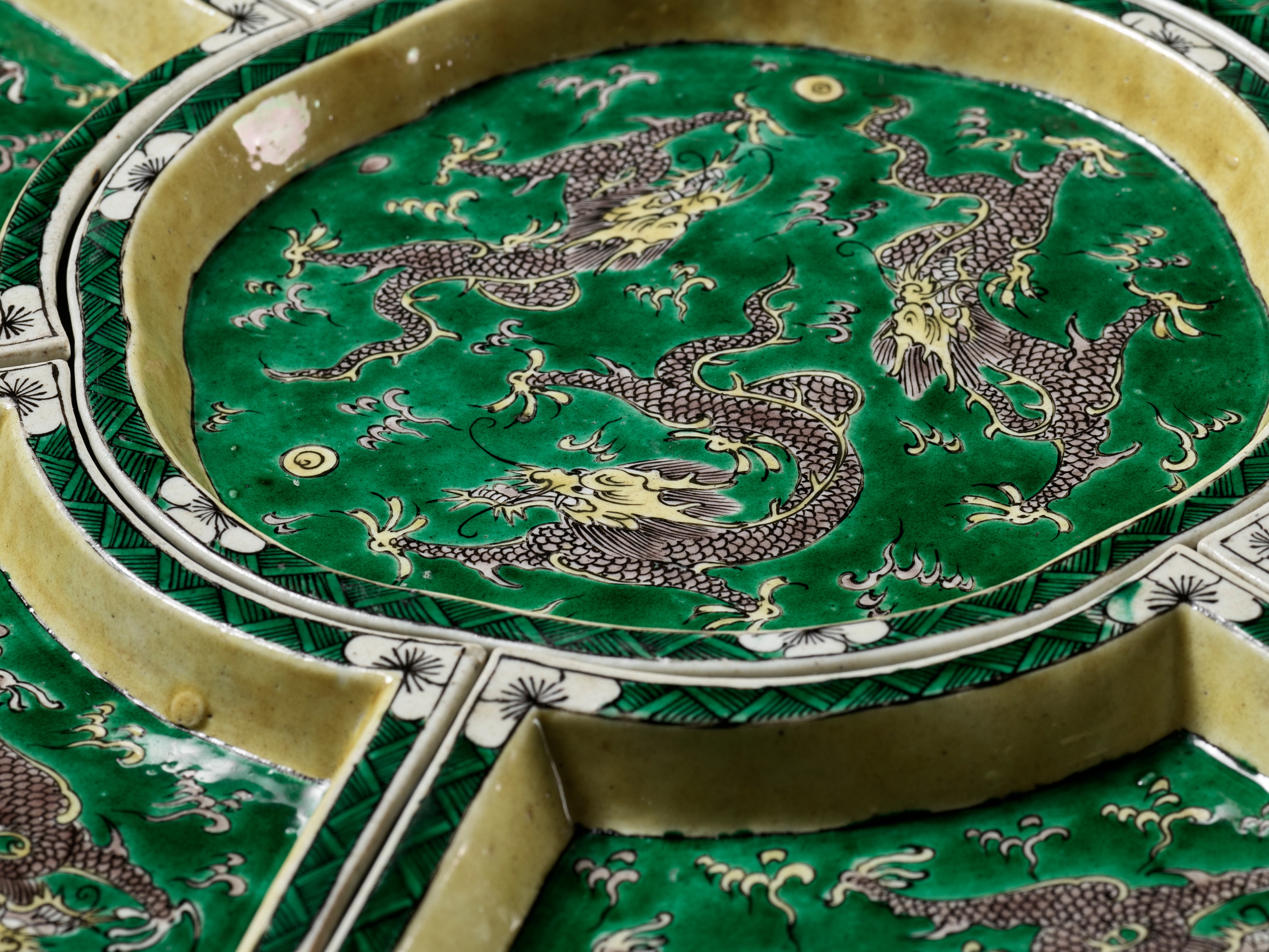 A FAMILLE VERTE 'DRAGON' SWEETMEAT SET, KANGXI PERIOD - Image 5 of 9