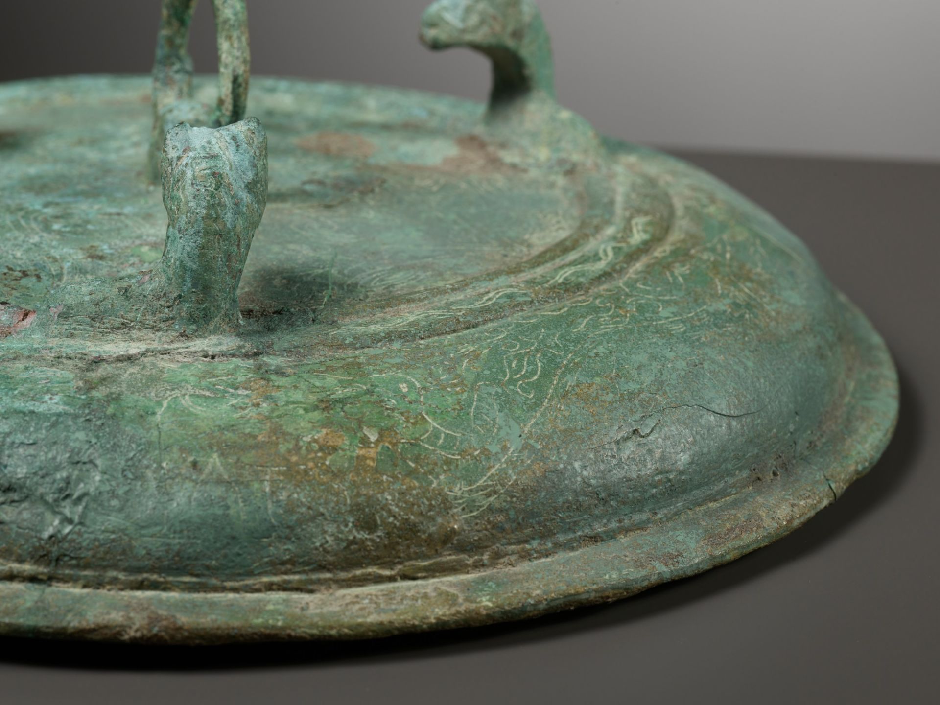 A RARE BRONZE TRIPOD VESSEL AND COVER, LIAN, HAN DYNASTY - Image 15 of 17