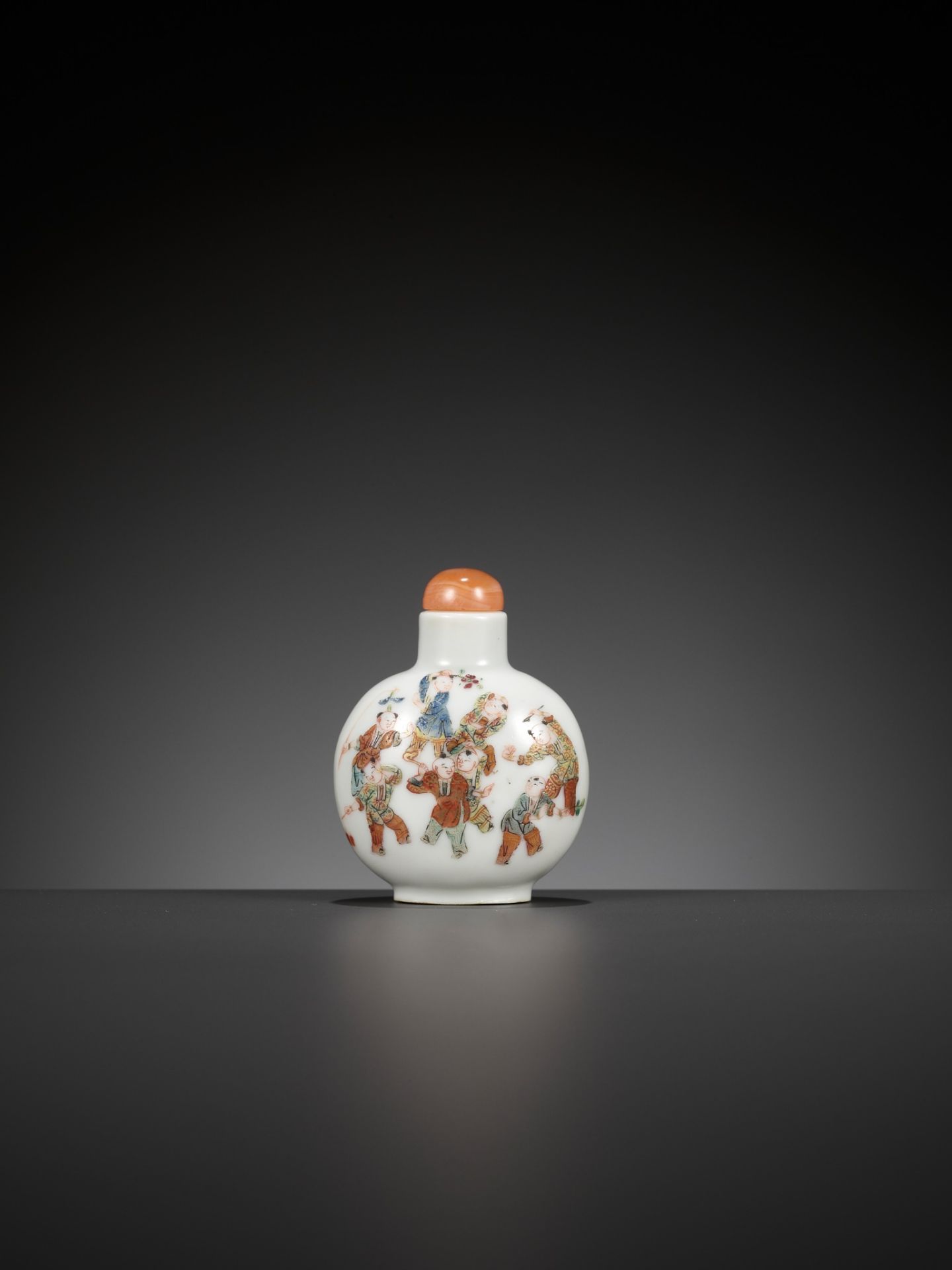 AN IMPERIAL FAMILLE ROSE 'BOYS AT PLAY' PORCELAIN SNUFF BOTTLE, DAOGUANG MARK AND PERIOD - Image 7 of 11