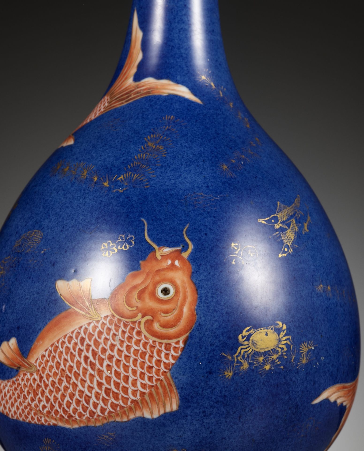 A POWDER-BLUE GROUND 'THREE CARP' BOTTLE VASE, KANGXI PERIOD - Image 3 of 14