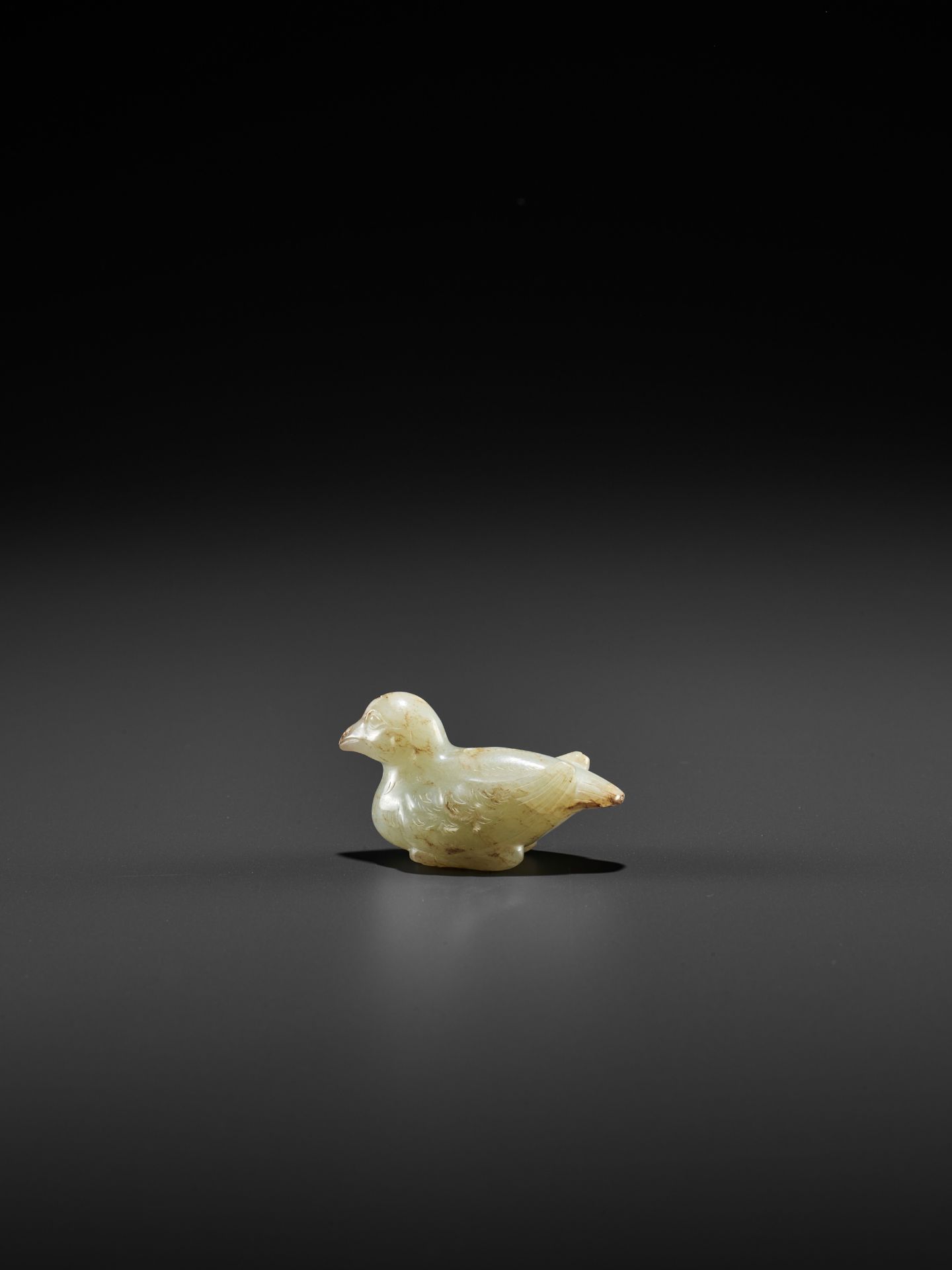 A CELADON JADE 'BIRD' PENDANT - Image 2 of 10