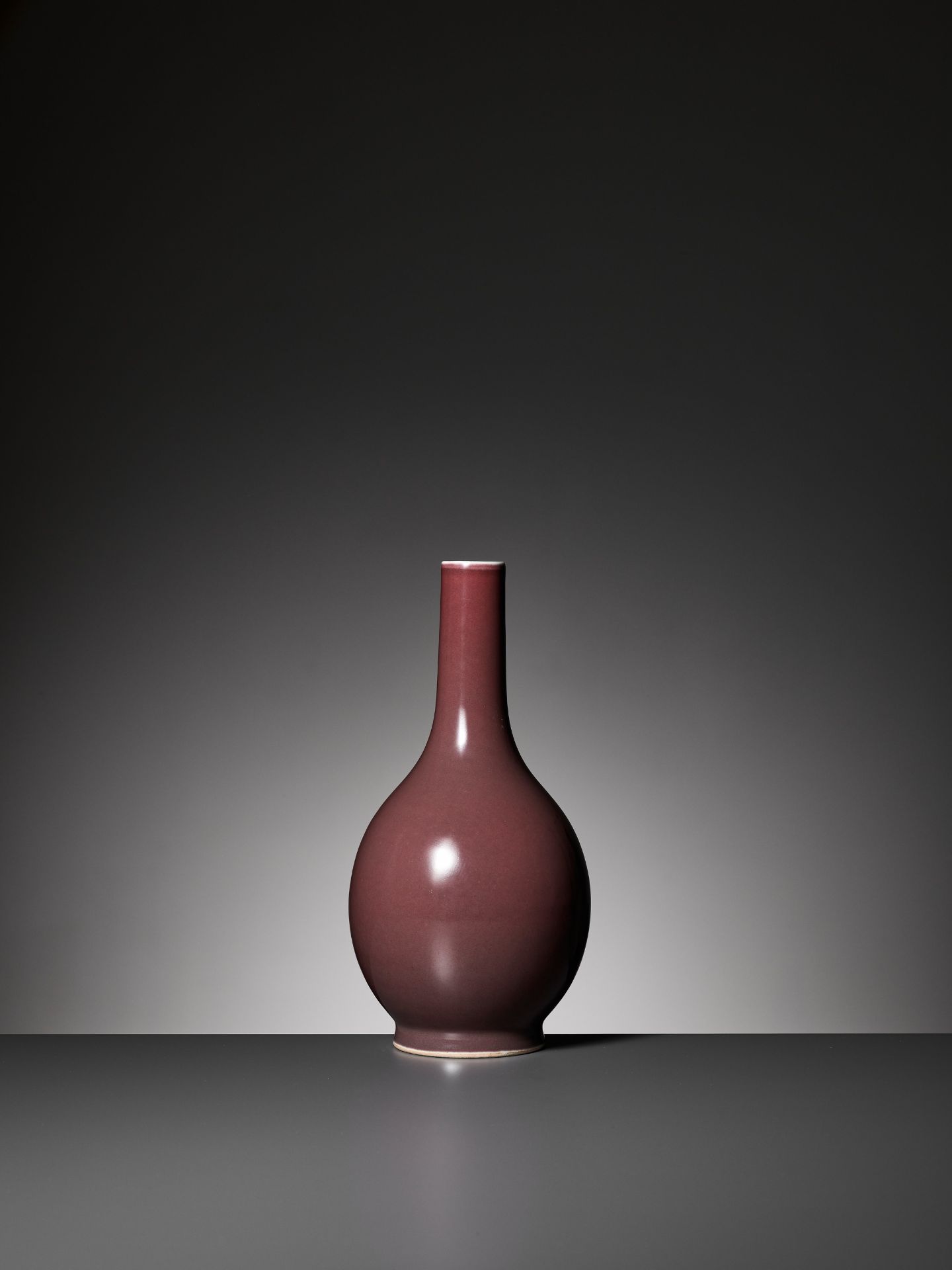 A COPPER-RED GLAZED VASE, DAN PING, 18TH CENTURY - Bild 6 aus 8