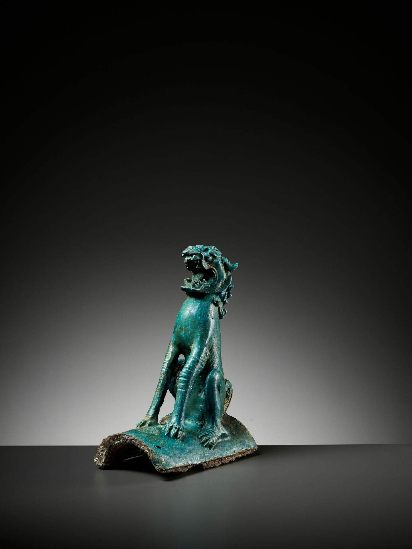 A TURQUOISE-GLAZED 'LION' ROOF TILE, MING DYNASTY - Image 12 of 13